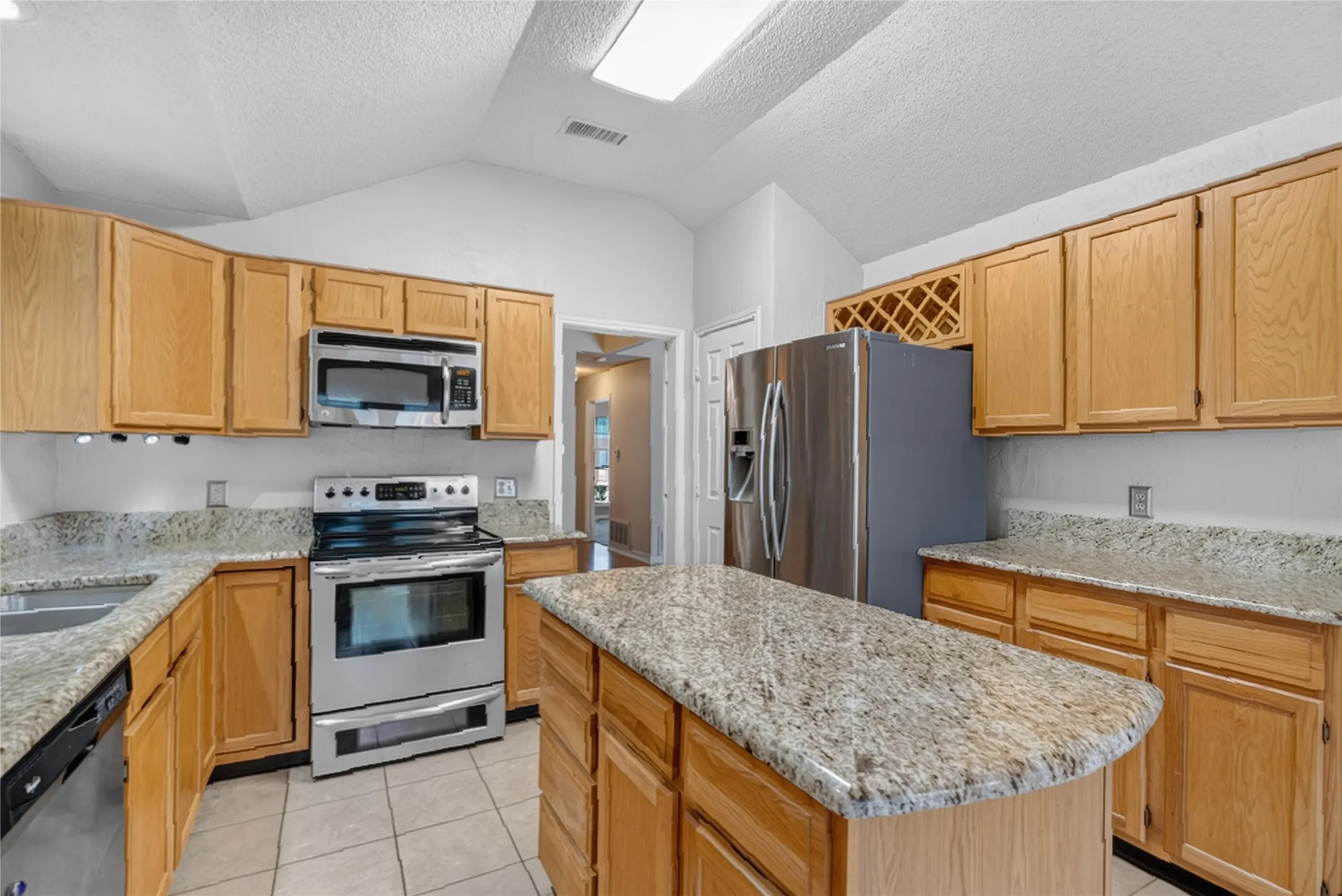 Single Family Residence For Rent in Dallas County , 1001 Creek Valley Road, Mesquite, Texas 75181, 3 Bedroom, 2 Bathroom, 2 Garage spaces, 1,732 Sqft, built in 1990, mls#21408405, Real Estate Agent in Mesquite, Homes For Rent in Dallas county, Homes For Rent in Mesquite, Realtor in Mesquite Texas, Real Estate Brokerage Independent Realty Texas, Luminita Cordes Realtor
