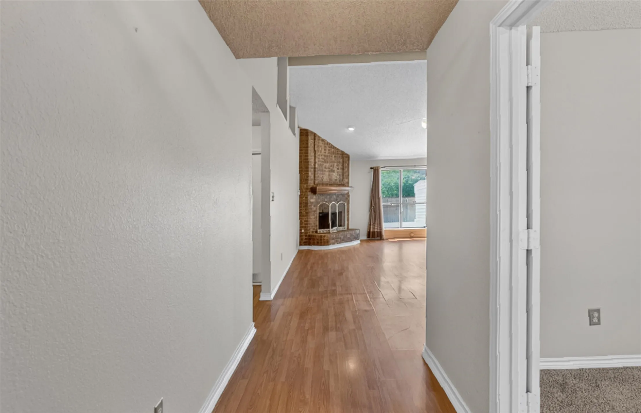 Single Family Residence For Rent in Dallas County , 1001 Creek Valley Road, Mesquite, Texas 75181, 3 Bedroom, 2 Bathroom, 2 Garage spaces, 1,732 Sqft, built in 1990, mls#21408405, Real Estate Agent in Mesquite, Homes For Rent in Dallas county, Homes For Rent in Mesquite, Realtor in Mesquite Texas, Real Estate Brokerage Independent Realty Texas, Luminita Cordes Realtor