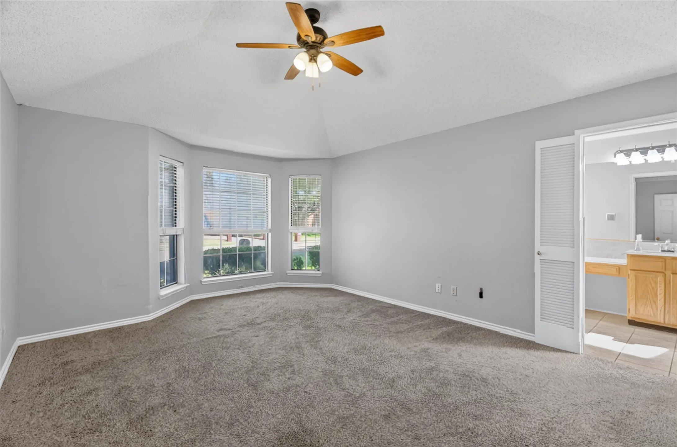 Single Family Residence For Rent in Dallas County , 1001 Creek Valley Road, Mesquite, Texas 75181, 3 Bedroom, 2 Bathroom, 2 Garage spaces, 1,732 Sqft, built in 1990, mls#21408405, Real Estate Agent in Mesquite, Homes For Rent in Dallas county, Homes For Rent in Mesquite, Realtor in Mesquite Texas, Real Estate Brokerage Independent Realty Texas, Luminita Cordes Realtor