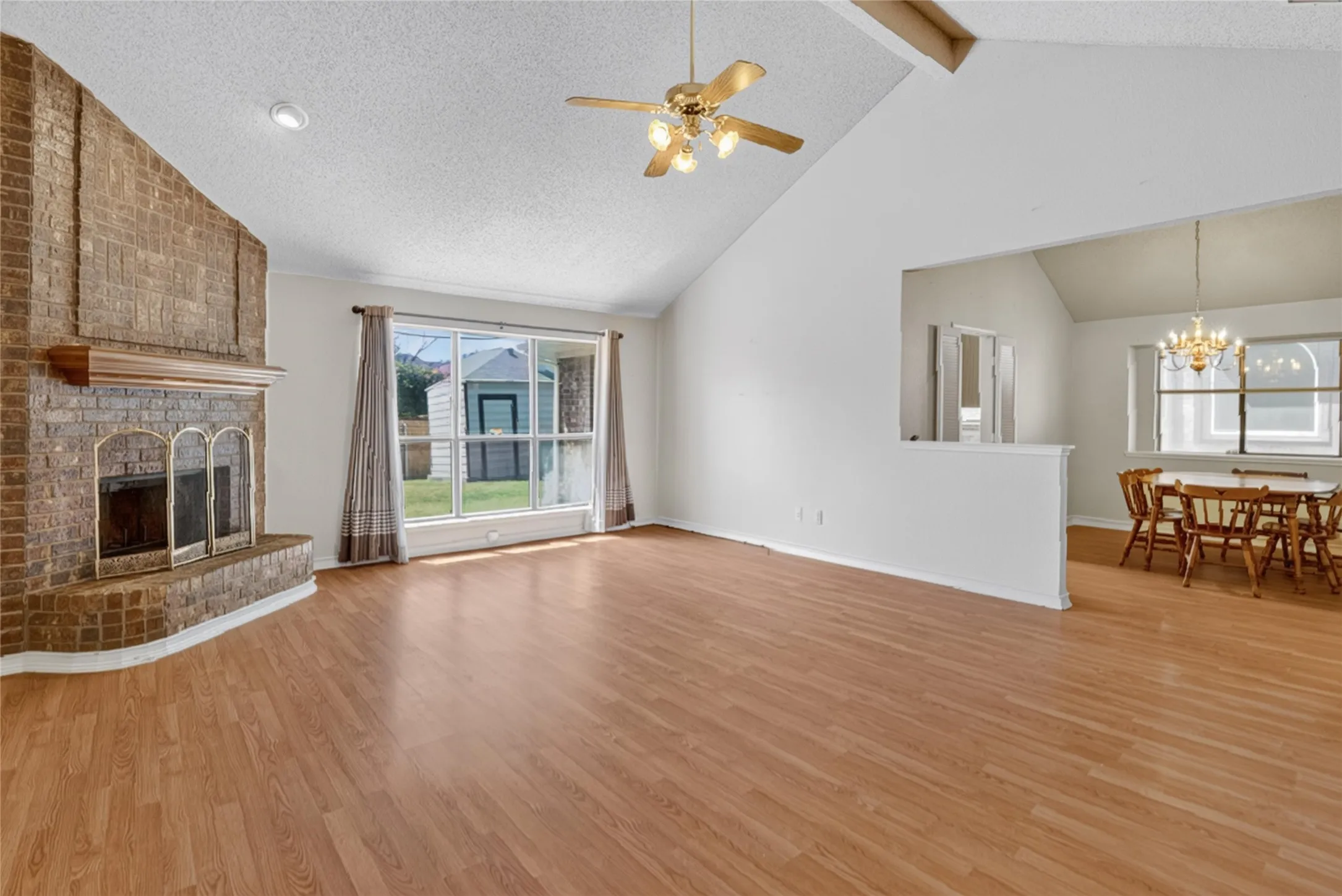 Single Family Residence For Rent in Dallas County , 1001 Creek Valley Road, Mesquite, Texas 75181, 3 Bedroom, 2 Bathroom, 2 Garage spaces, 1,732 Sqft, built in 1990, mls#21408405, Real Estate Agent in Mesquite, Homes For Rent in Dallas county, Homes For Rent in Mesquite, Realtor in Mesquite Texas, Real Estate Brokerage Independent Realty Texas, Luminita Cordes Realtor