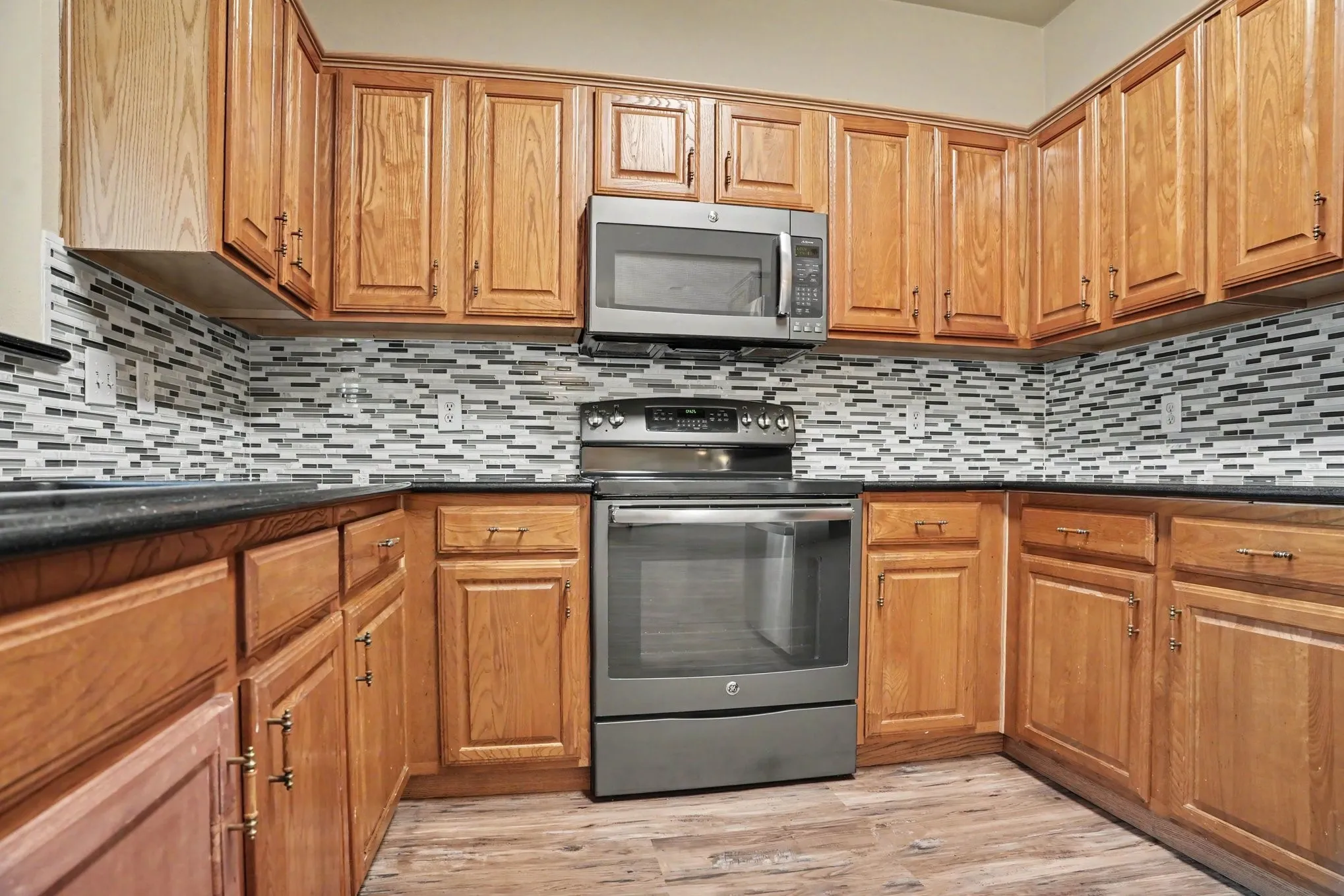 Single Family Residence For Sale in Ellis County , 307 Modene Avenue, Waxahachie, Texas 75165, 3 Bedroom, 2 Bathroom, 2 Garage spaces, 1,452 Sqft, built in 1995, mls#21407447, Real Estate Agent in Waxahachie, Homes For Sale in Ellis county, Homes For Sale in Waxahachie, Realtor in Waxahachie Texas, Real Estate Brokerage Independent Realty Texas, Luminita Cordes Realtor