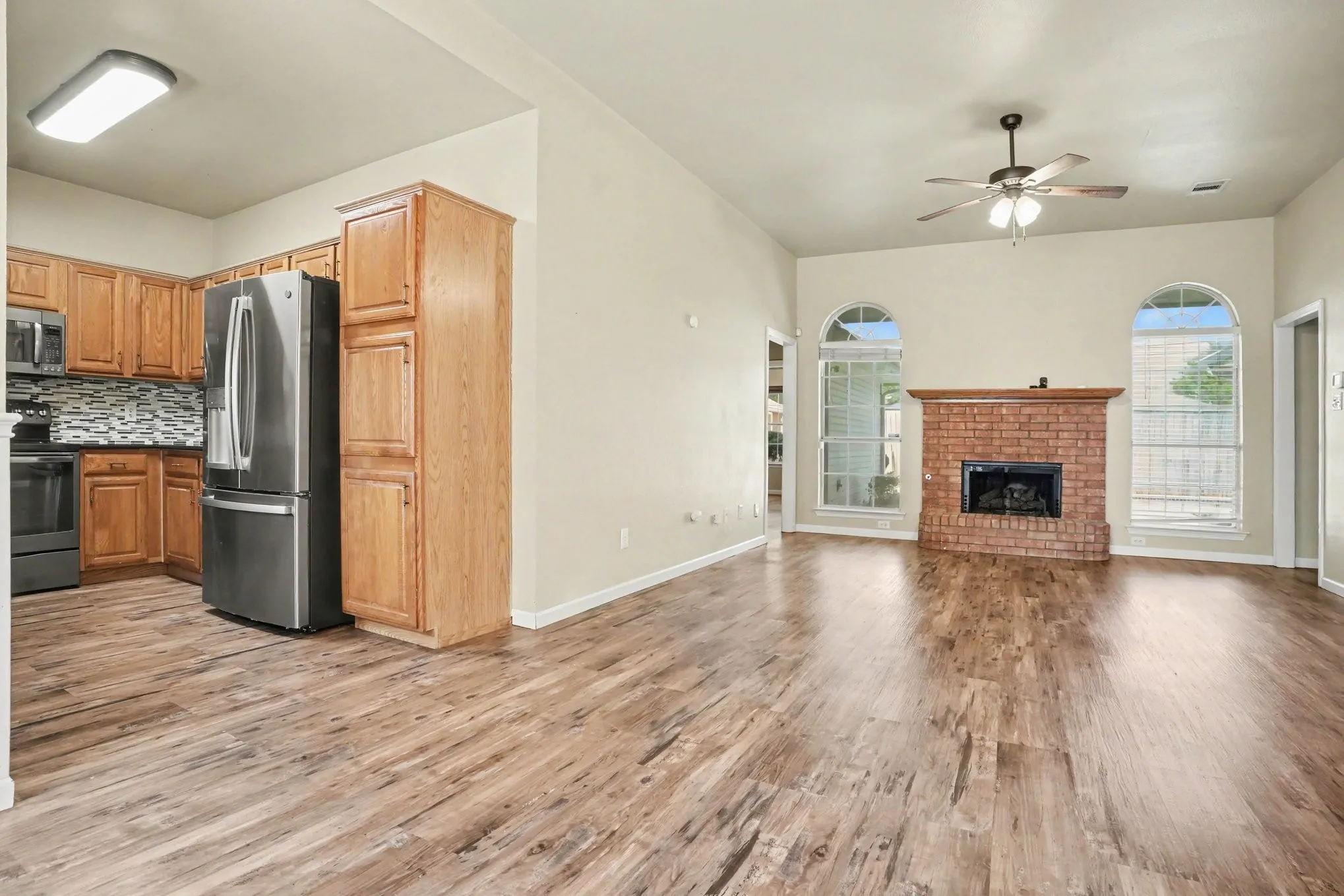 Single Family Residence For Sale in Ellis County , 307 Modene Avenue, Waxahachie, Texas 75165, 3 Bedroom, 2 Bathroom, 2 Garage spaces, 1,452 Sqft, built in 1995, mls#21407447, Real Estate Agent in Waxahachie, Homes For Sale in Ellis county, Homes For Sale in Waxahachie, Realtor in Waxahachie Texas, Real Estate Brokerage Independent Realty Texas, Luminita Cordes Realtor