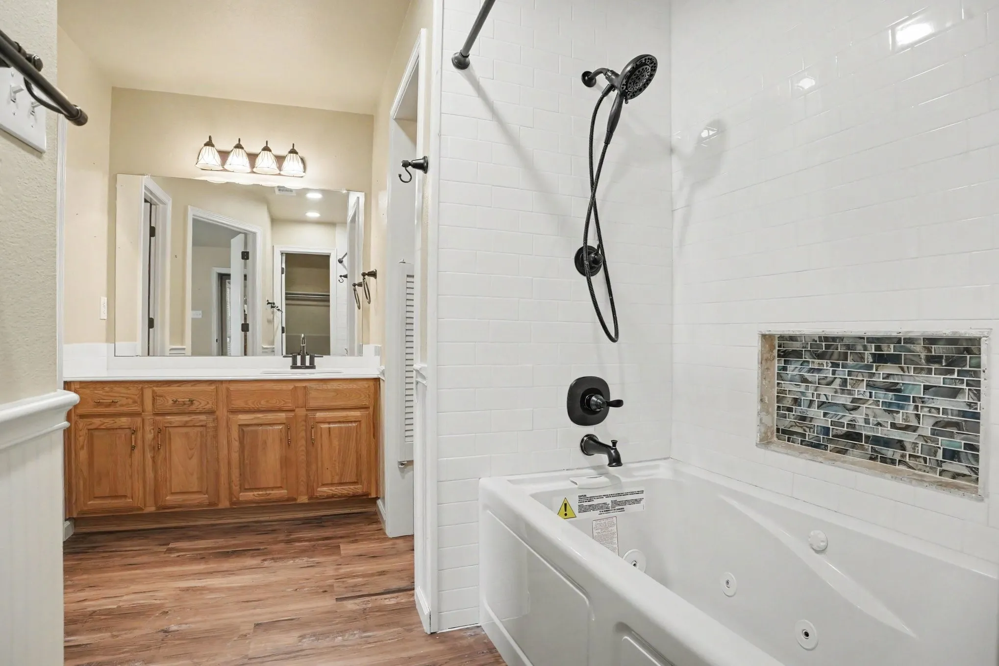 Single Family Residence For Sale in Ellis County , 307 Modene Avenue, Waxahachie, Texas 75165, 3 Bedroom, 2 Bathroom, 2 Garage spaces, 1,452 Sqft, built in 1995, mls#21407447, Real Estate Agent in Waxahachie, Homes For Sale in Ellis county, Homes For Sale in Waxahachie, Realtor in Waxahachie Texas, Real Estate Brokerage Independent Realty Texas, Luminita Cordes Realtor