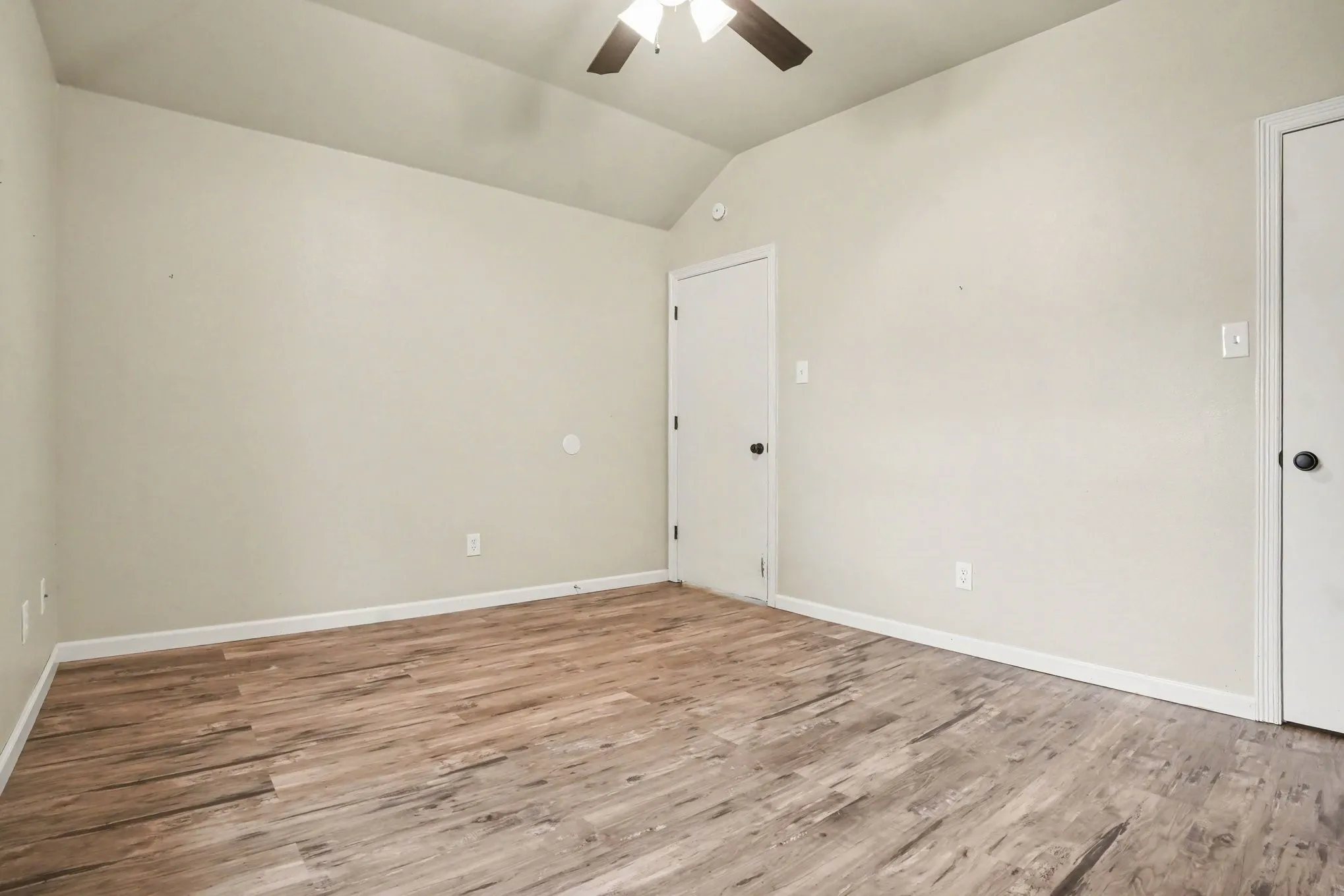 Single Family Residence For Sale in Ellis County , 307 Modene Avenue, Waxahachie, Texas 75165, 3 Bedroom, 2 Bathroom, 2 Garage spaces, 1,452 Sqft, built in 1995, mls#21407447, Real Estate Agent in Waxahachie, Homes For Sale in Ellis county, Homes For Sale in Waxahachie, Realtor in Waxahachie Texas, Real Estate Brokerage Independent Realty Texas, Luminita Cordes Realtor