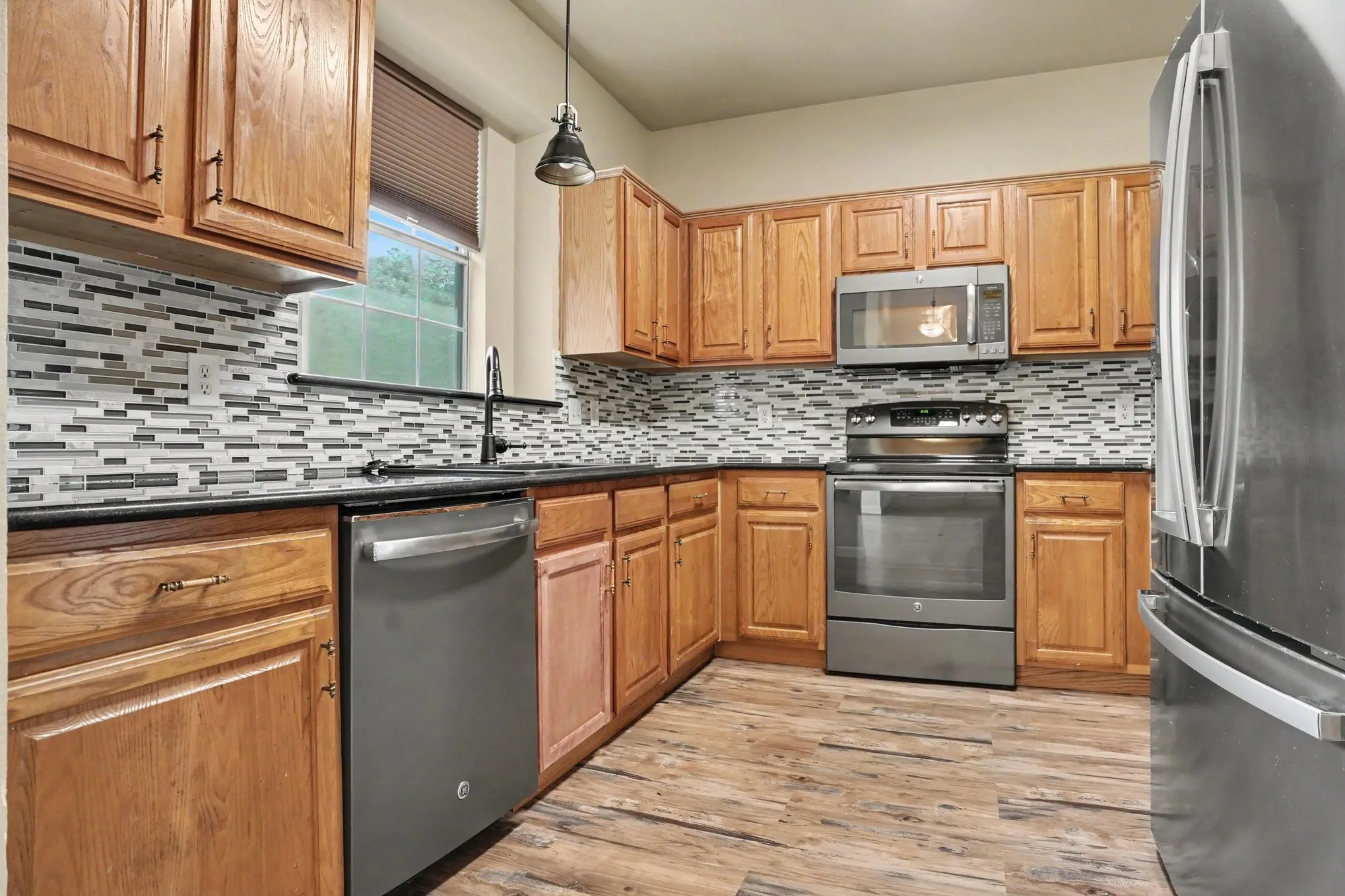 Single Family Residence For Sale in Ellis County , 307 Modene Avenue, Waxahachie, Texas 75165, 3 Bedroom, 2 Bathroom, 2 Garage spaces, 1,452 Sqft, built in 1995, mls#21407447, Real Estate Agent in Waxahachie, Homes For Sale in Ellis county, Homes For Sale in Waxahachie, Realtor in Waxahachie Texas, Real Estate Brokerage Independent Realty Texas, Luminita Cordes Realtor