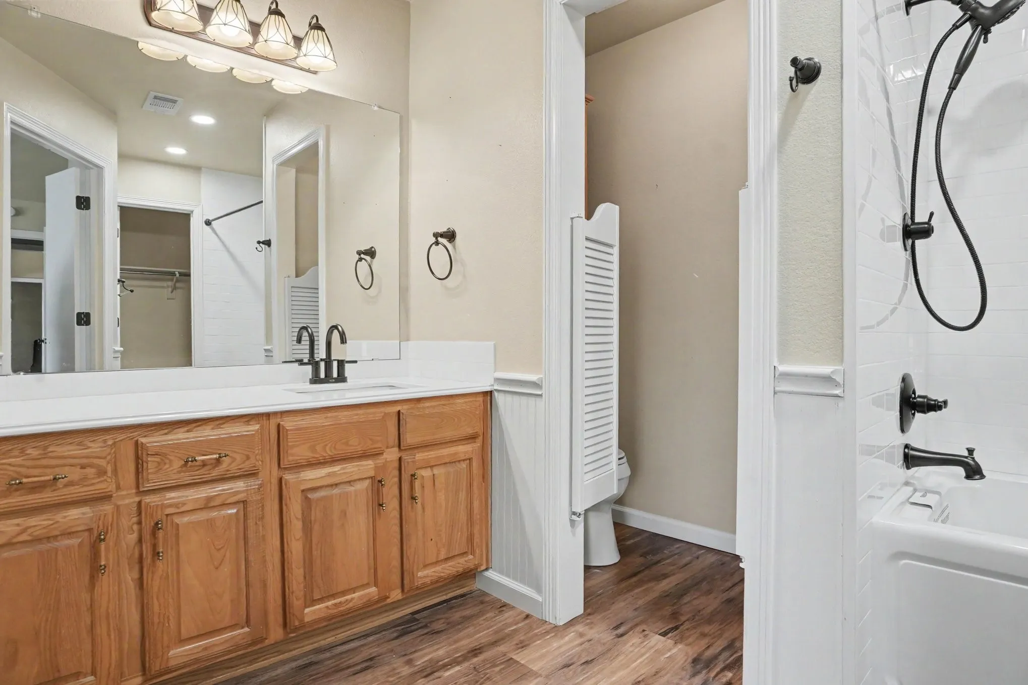 Single Family Residence For Sale in Ellis County , 307 Modene Avenue, Waxahachie, Texas 75165, 3 Bedroom, 2 Bathroom, 2 Garage spaces, 1,452 Sqft, built in 1995, mls#21407447, Real Estate Agent in Waxahachie, Homes For Sale in Ellis county, Homes For Sale in Waxahachie, Realtor in Waxahachie Texas, Real Estate Brokerage Independent Realty Texas, Luminita Cordes Realtor