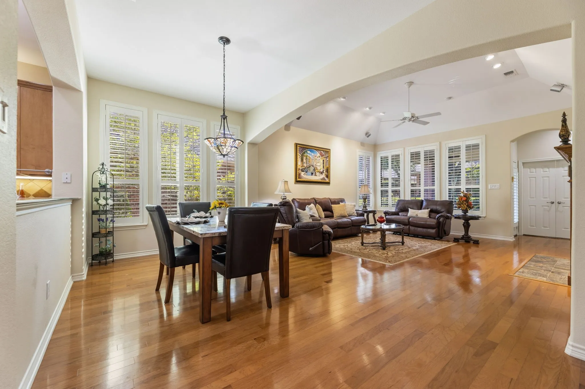 Single Family Residence For Sale in Collin County , 1348 Ranch House Drive, Fairview, Texas 75069, 3 Bedroom, 2 Bathroom, 2 Garage spaces, 2,326 Sqft, built in 2005, mls#21407249, Real Estate Agent in Fairview, Homes For Sale in Collin county, Homes For Sale in Fairview, Realtor in Fairview Texas, Real Estate Brokerage Independent Realty Texas, Luminita Cordes Realtor