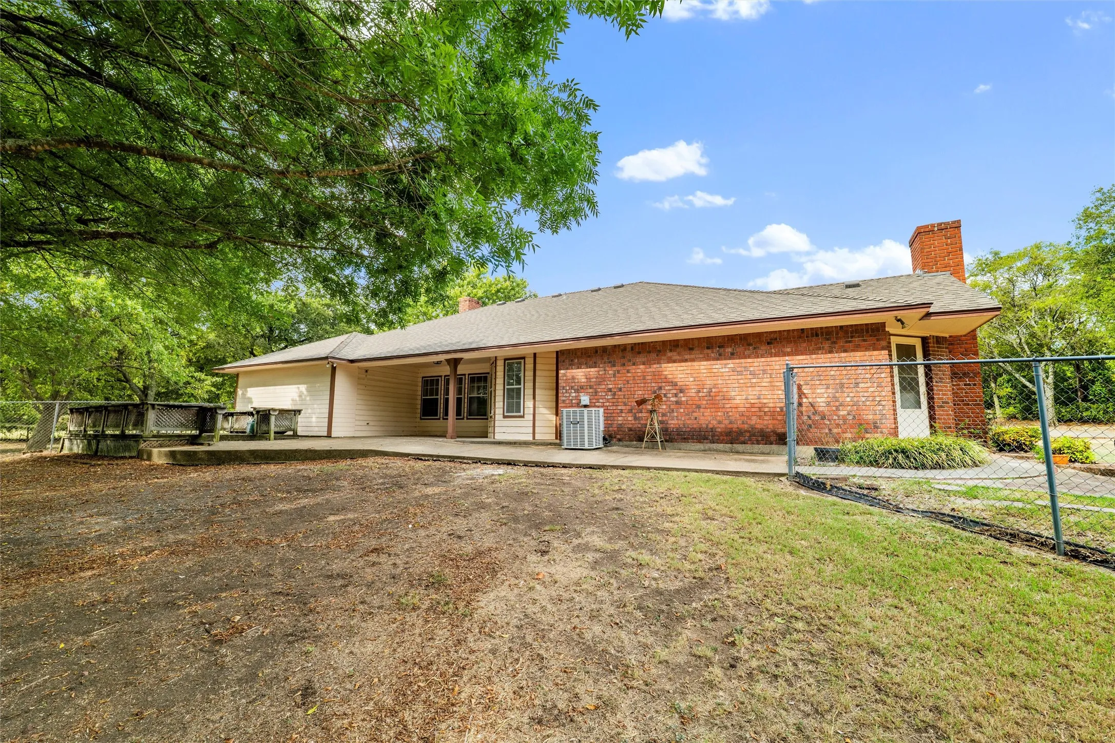 Single Family Residence For Sale in Ellis County , 5030 Diamond Creek Drive, Midlothian, Texas 76065, 4 Bedroom, 3 Bathroom, 2 Garage spaces, 2,666 Sqft, built in 1984, mls#21408412, Real Estate Agent in Midlothian, Homes For Sale in Ellis county, Homes For Sale in Midlothian, Realtor in Midlothian Texas, Real Estate Brokerage Independent Realty Texas, Luminita Cordes Realtor