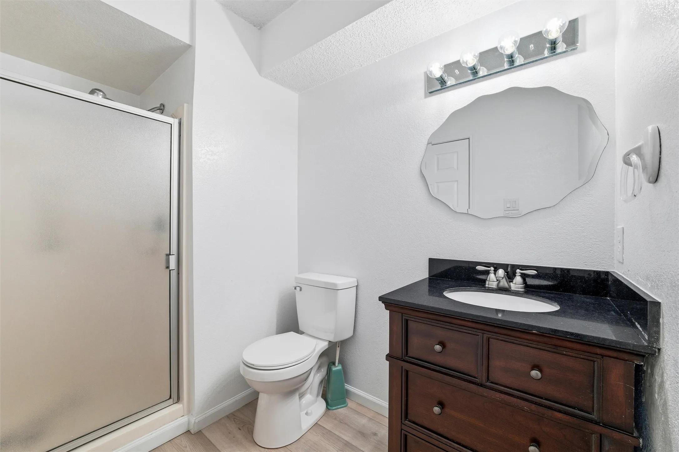 Single Family Residence For Sale in Ellis County , 5030 Diamond Creek Drive, Midlothian, Texas 76065, 4 Bedroom, 3 Bathroom, 2 Garage spaces, 2,666 Sqft, built in 1984, mls#21408412, Real Estate Agent in Midlothian, Homes For Sale in Ellis county, Homes For Sale in Midlothian, Realtor in Midlothian Texas, Real Estate Brokerage Independent Realty Texas, Luminita Cordes Realtor
