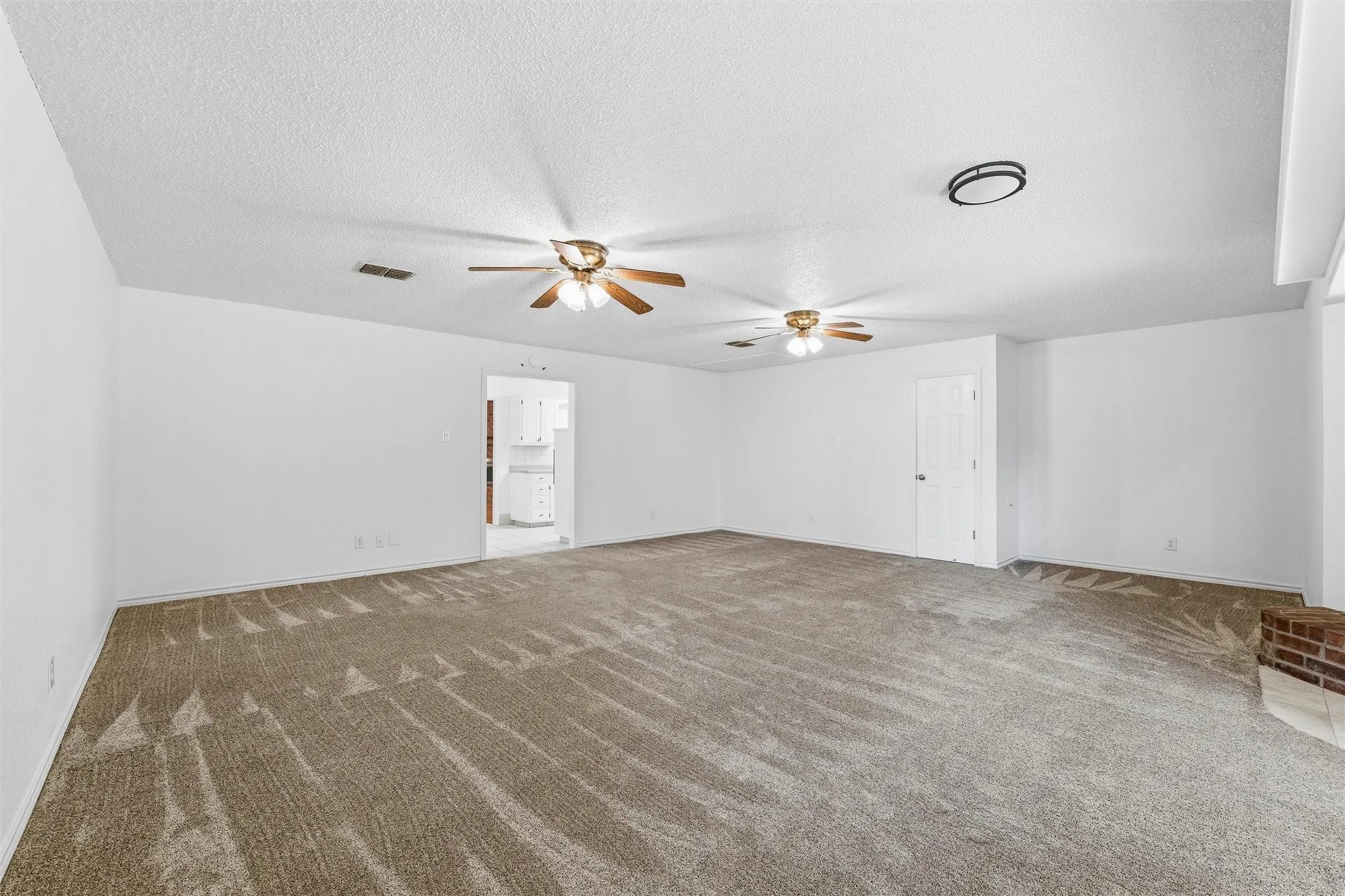 Single Family Residence For Sale in Ellis County , 5030 Diamond Creek Drive, Midlothian, Texas 76065, 4 Bedroom, 3 Bathroom, 2 Garage spaces, 2,666 Sqft, built in 1984, mls#21408412, Real Estate Agent in Midlothian, Homes For Sale in Ellis county, Homes For Sale in Midlothian, Realtor in Midlothian Texas, Real Estate Brokerage Independent Realty Texas, Luminita Cordes Realtor