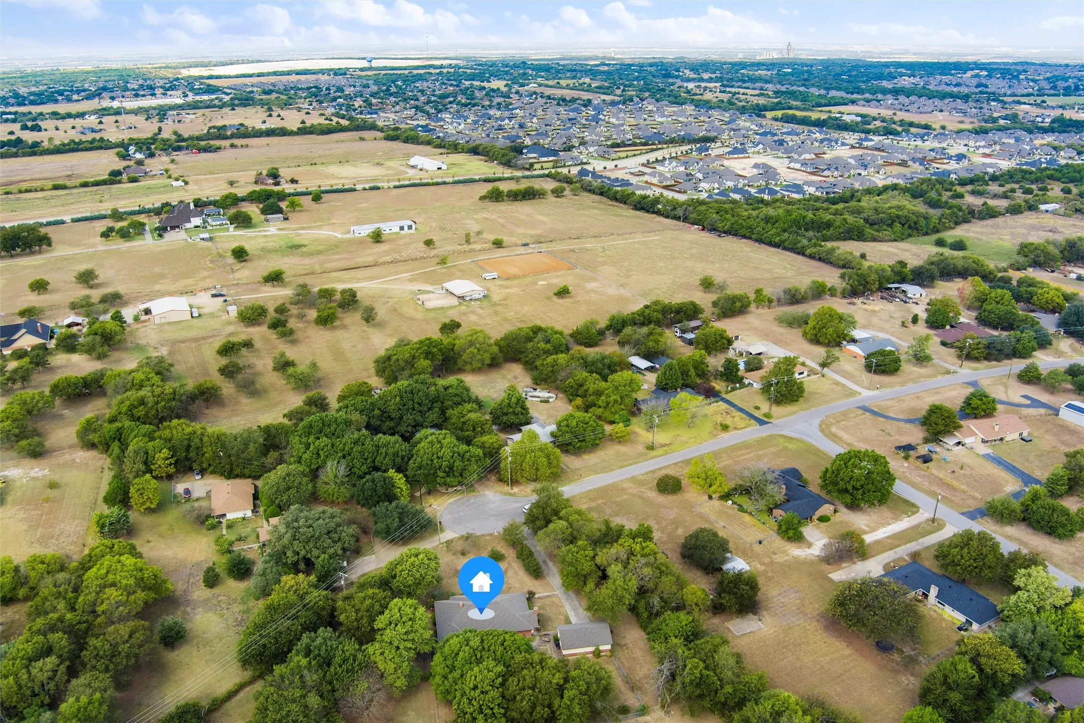 Single Family Residence For Sale in Ellis County , 5030 Diamond Creek Drive, Midlothian, Texas 76065, 4 Bedroom, 3 Bathroom, 2 Garage spaces, 2,666 Sqft, built in 1984, mls#21408412, Real Estate Agent in Midlothian, Homes For Sale in Ellis county, Homes For Sale in Midlothian, Realtor in Midlothian Texas, Real Estate Brokerage Independent Realty Texas, Luminita Cordes Realtor