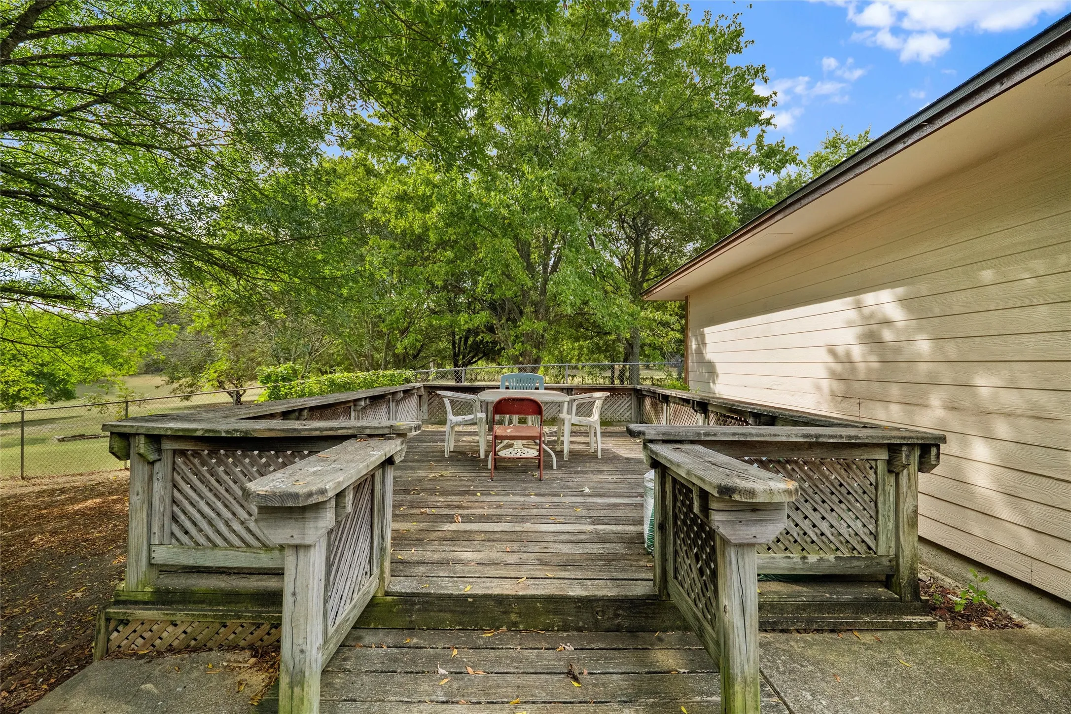 Single Family Residence For Sale in Ellis County , 5030 Diamond Creek Drive, Midlothian, Texas 76065, 4 Bedroom, 3 Bathroom, 2 Garage spaces, 2,666 Sqft, built in 1984, mls#21408412, Real Estate Agent in Midlothian, Homes For Sale in Ellis county, Homes For Sale in Midlothian, Realtor in Midlothian Texas, Real Estate Brokerage Independent Realty Texas, Luminita Cordes Realtor