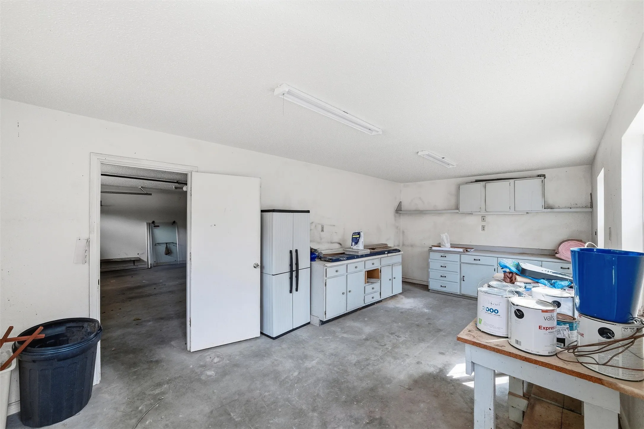 Single Family Residence For Sale in Ellis County , 5030 Diamond Creek Drive, Midlothian, Texas 76065, 4 Bedroom, 3 Bathroom, 2 Garage spaces, 2,666 Sqft, built in 1984, mls#21408412, Real Estate Agent in Midlothian, Homes For Sale in Ellis county, Homes For Sale in Midlothian, Realtor in Midlothian Texas, Real Estate Brokerage Independent Realty Texas, Luminita Cordes Realtor