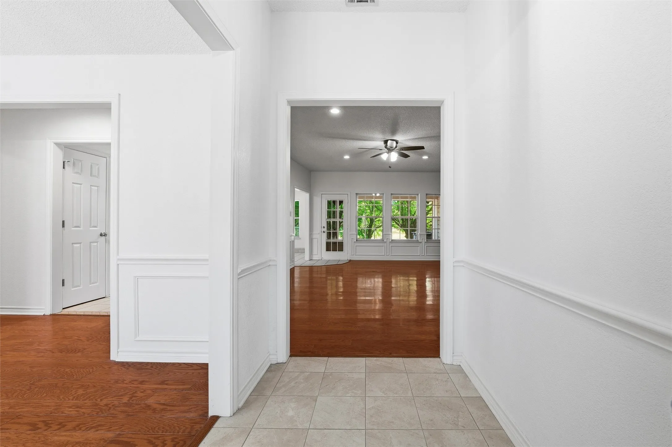 Single Family Residence For Sale in Ellis County , 5030 Diamond Creek Drive, Midlothian, Texas 76065, 4 Bedroom, 3 Bathroom, 2 Garage spaces, 2,666 Sqft, built in 1984, mls#21408412, Real Estate Agent in Midlothian, Homes For Sale in Ellis county, Homes For Sale in Midlothian, Realtor in Midlothian Texas, Real Estate Brokerage Independent Realty Texas, Luminita Cordes Realtor