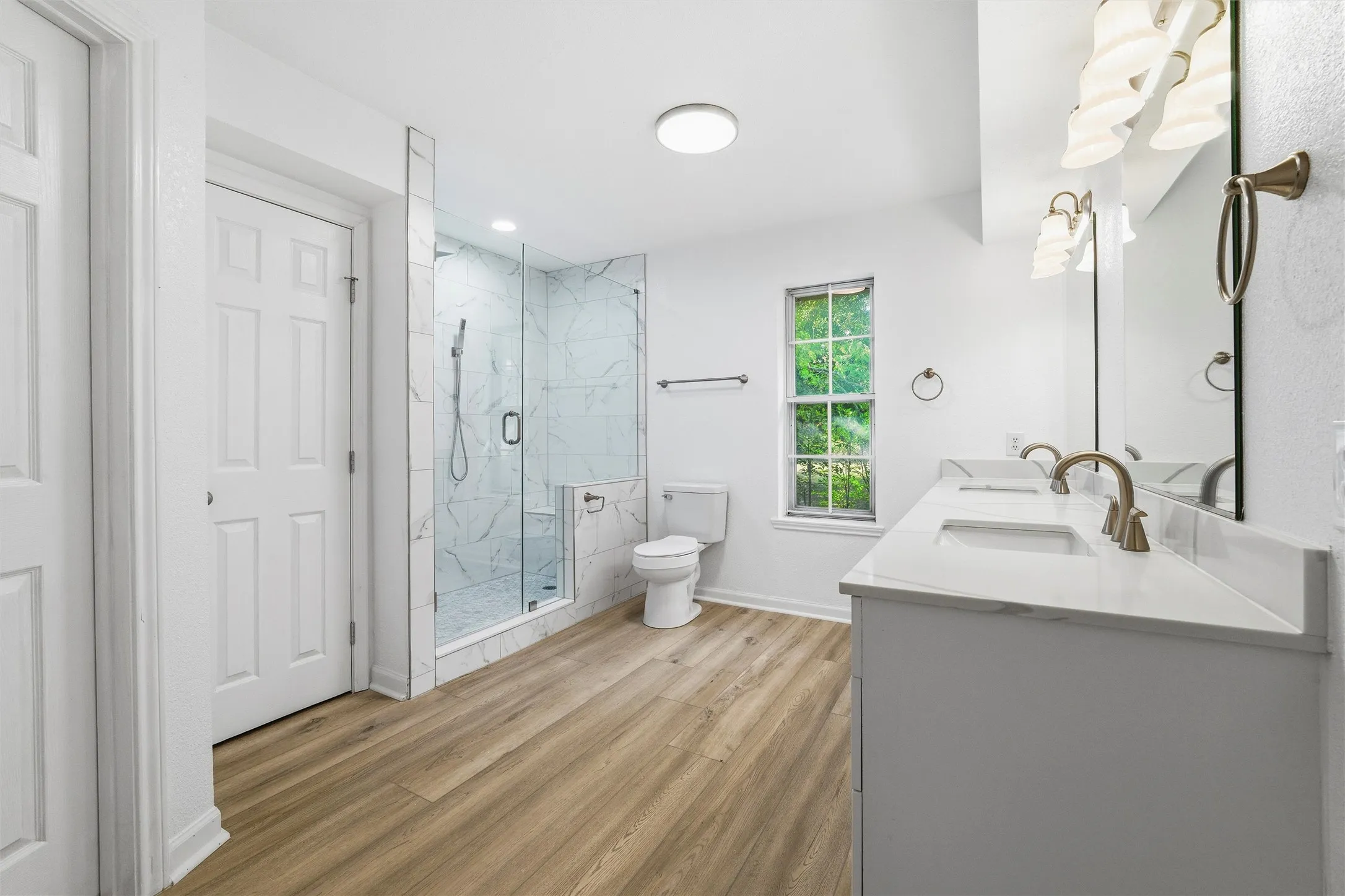 Single Family Residence For Sale in Ellis County , 5030 Diamond Creek Drive, Midlothian, Texas 76065, 4 Bedroom, 3 Bathroom, 2 Garage spaces, 2,666 Sqft, built in 1984, mls#21408412, Real Estate Agent in Midlothian, Homes For Sale in Ellis county, Homes For Sale in Midlothian, Realtor in Midlothian Texas, Real Estate Brokerage Independent Realty Texas, Luminita Cordes Realtor