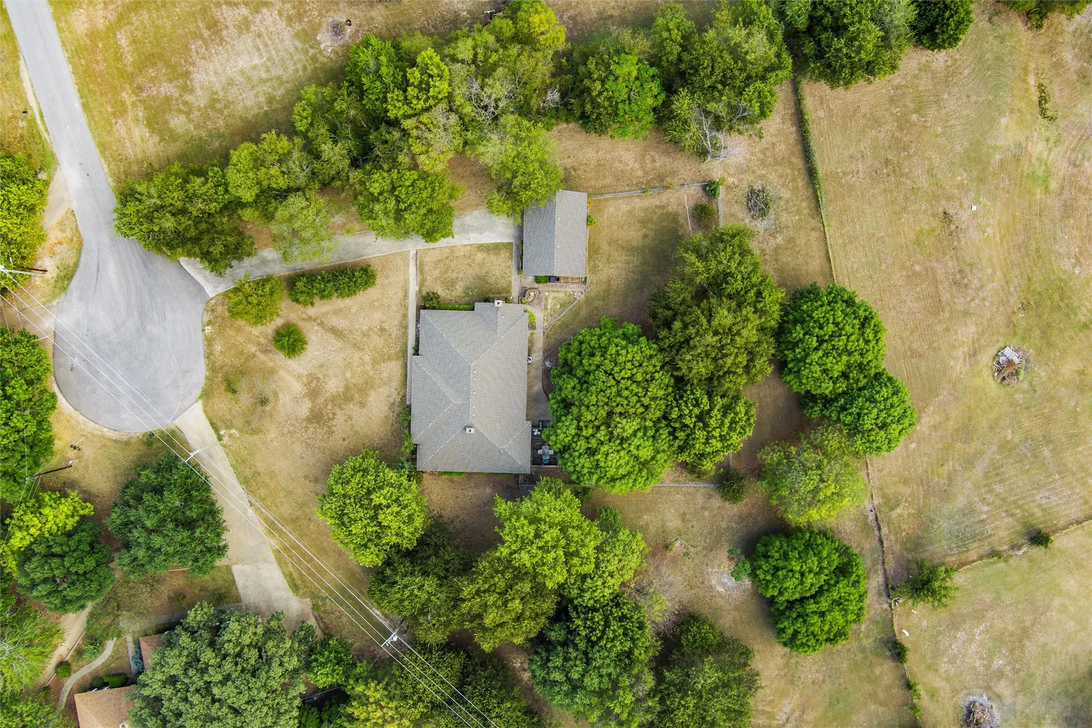 Single Family Residence For Sale in Ellis County , 5030 Diamond Creek Drive, Midlothian, Texas 76065, 4 Bedroom, 3 Bathroom, 2 Garage spaces, 2,666 Sqft, built in 1984, mls#21408412, Real Estate Agent in Midlothian, Homes For Sale in Ellis county, Homes For Sale in Midlothian, Realtor in Midlothian Texas, Real Estate Brokerage Independent Realty Texas, Luminita Cordes Realtor