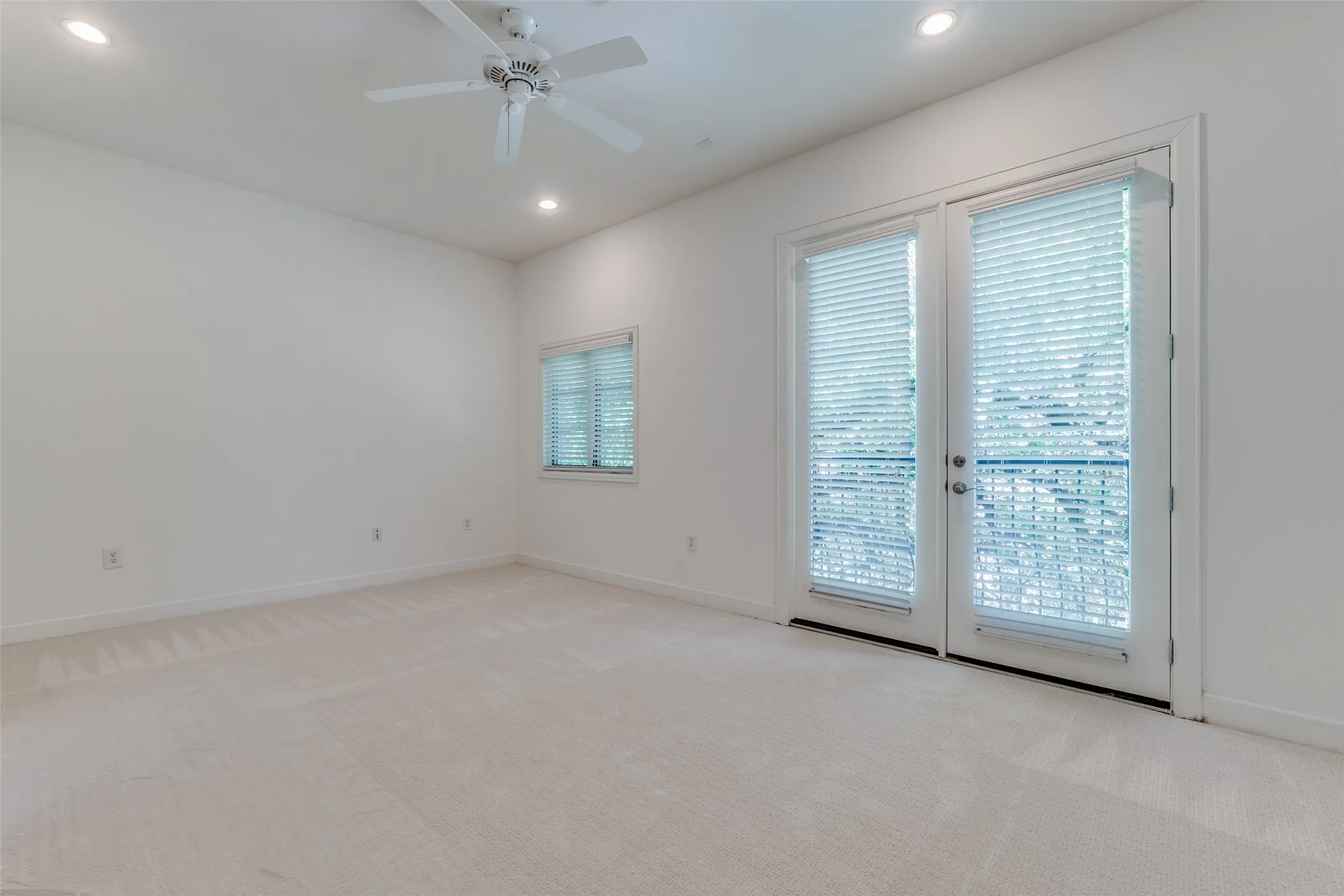 Condominium For Rent in Dallas County , 3210 Carlisle Street 27, Dallas, Texas 75204, 2 Bedroom, 3 Bathroom, 2 Garage spaces, 2,041 Sqft, built in 2006, mls#21408389, Real Estate Agent in Dallas, Homes For Rent in Dallas county, Homes For Rent in Dallas, Realtor in Dallas Texas, Real Estate Brokerage Independent Realty Texas, Luminita Cordes Realtor