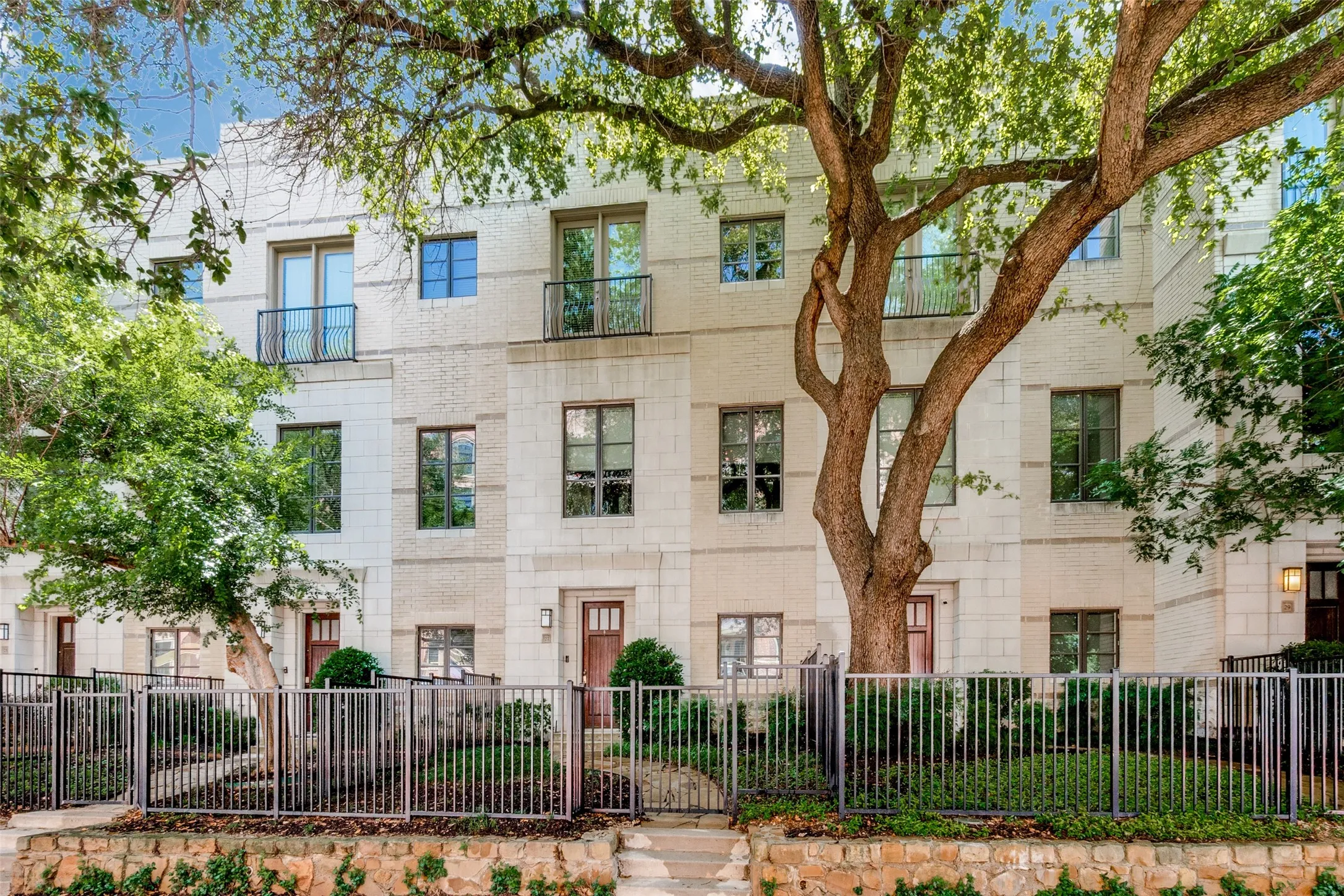 Condominium For Rent in Dallas County , 3210 Carlisle Street 27, Dallas, Texas 75204, 2 Bedroom, 3 Bathroom, 2 Garage spaces, 2,041 Sqft, built in 2006, mls#21408389, Real Estate Agent in Dallas, Homes For Rent in Dallas county, Homes For Rent in Dallas, Realtor in Dallas Texas, Real Estate Brokerage Independent Realty Texas, Luminita Cordes Realtor