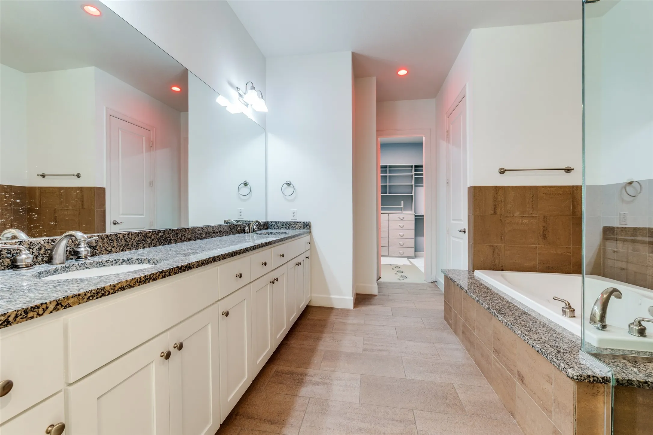Condominium For Rent in Dallas County , 3210 Carlisle Street 27, Dallas, Texas 75204, 2 Bedroom, 3 Bathroom, 2 Garage spaces, 2,041 Sqft, built in 2006, mls#21408389, Real Estate Agent in Dallas, Homes For Rent in Dallas county, Homes For Rent in Dallas, Realtor in Dallas Texas, Real Estate Brokerage Independent Realty Texas, Luminita Cordes Realtor