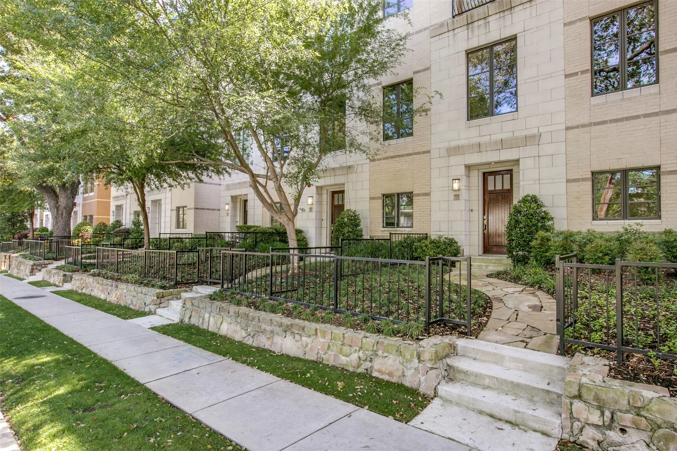 Condominium For Rent in Dallas County , 3210 Carlisle Street 27, Dallas, Texas 75204, 2 Bedroom, 3 Bathroom, 2 Garage spaces, 2,041 Sqft, built in 2006, mls#21408389, Real Estate Agent in Dallas, Homes For Rent in Dallas county, Homes For Rent in Dallas, Realtor in Dallas Texas, Real Estate Brokerage Independent Realty Texas, Luminita Cordes Realtor
