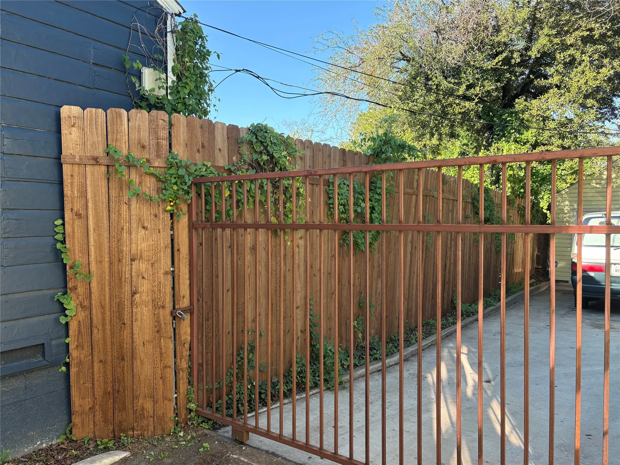 Single Family Residence For Sale in Tarrant County , 3620 Winston Road, Fort Worth, Texas 76109, 2 Bedroom, 1 Bathroom, Garage spaces, 1,075 Sqft, built in 1942, mls#21408419, Real Estate Agent in Fort Worth, Homes For Sale in Tarrant county, Homes For Sale in Fort Worth, Realtor in Fort Worth Texas, Real Estate Brokerage Independent Realty Texas, Luminita Cordes Realtor