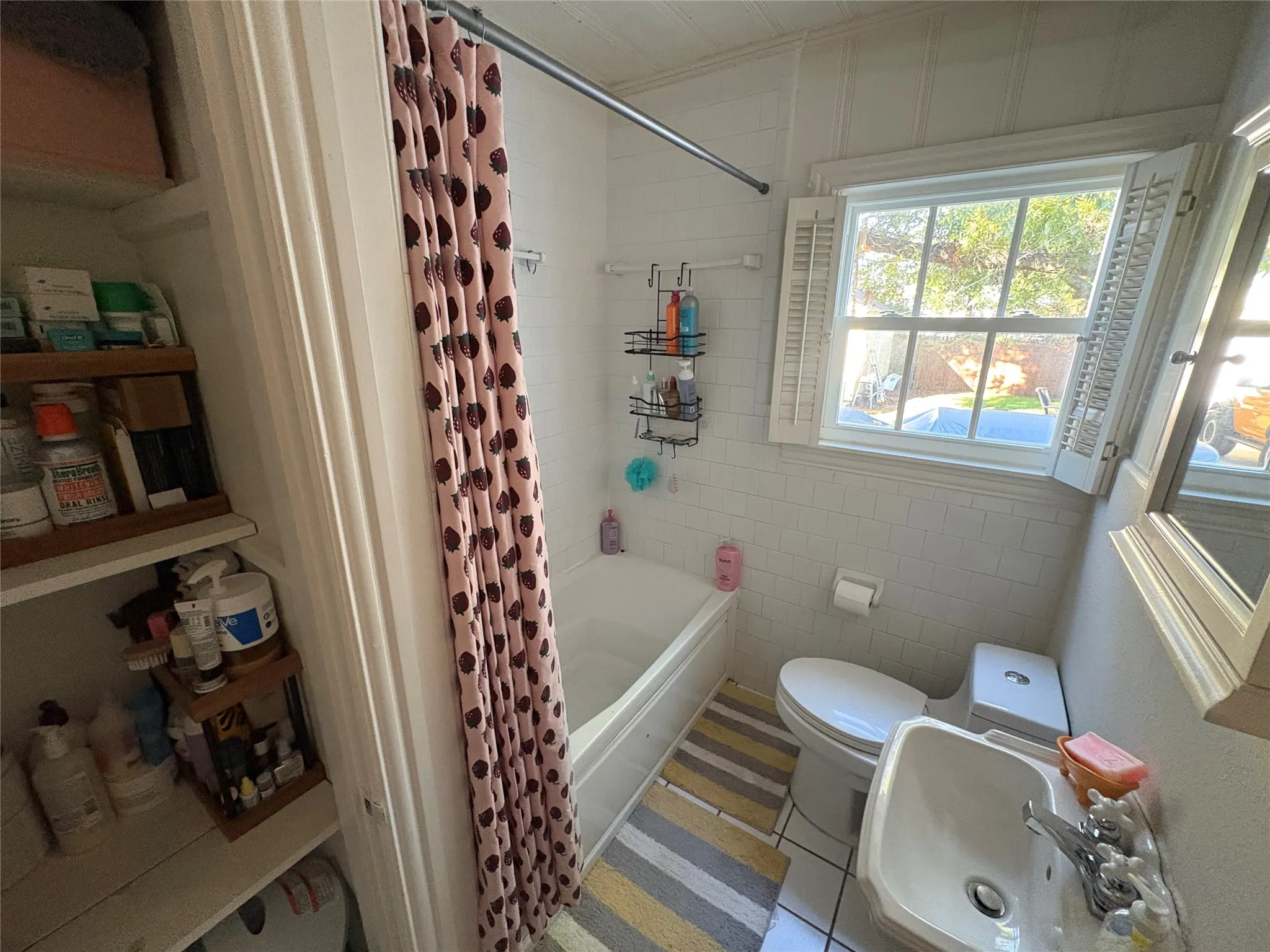 Single Family Residence For Sale in Tarrant County , 3620 Winston Road, Fort Worth, Texas 76109, 2 Bedroom, 1 Bathroom, Garage spaces, 1,075 Sqft, built in 1942, mls#21408419, Real Estate Agent in Fort Worth, Homes For Sale in Tarrant county, Homes For Sale in Fort Worth, Realtor in Fort Worth Texas, Real Estate Brokerage Independent Realty Texas, Luminita Cordes Realtor