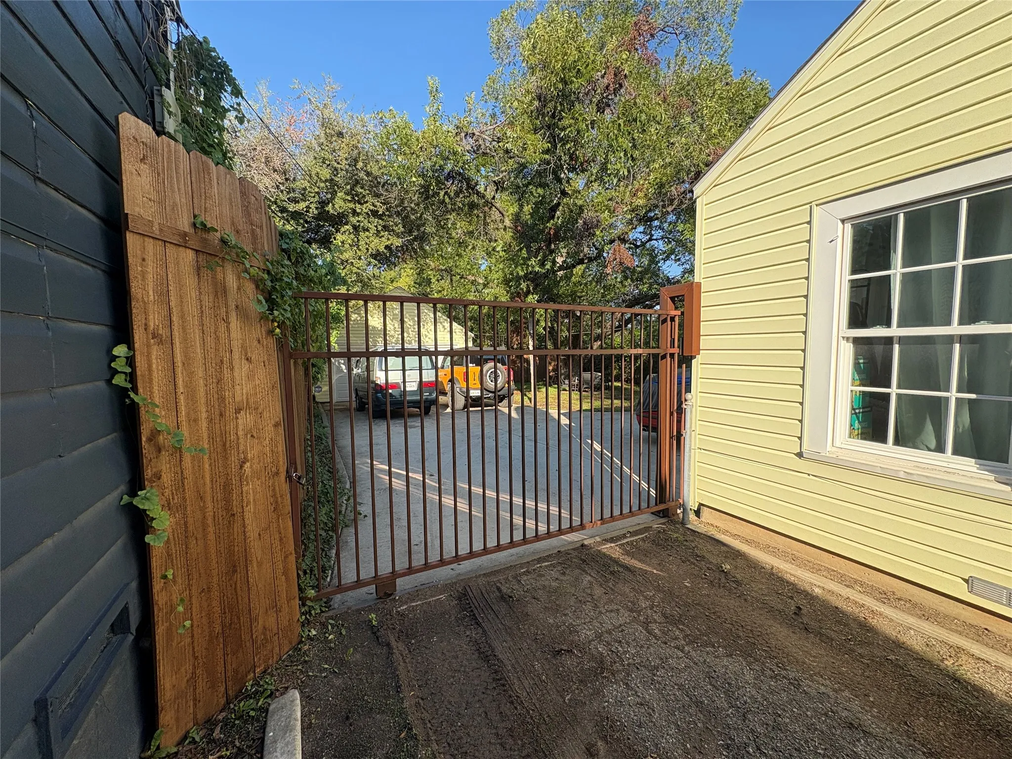 Single Family Residence For Sale in Tarrant County , 3620 Winston Road, Fort Worth, Texas 76109, 2 Bedroom, 1 Bathroom, Garage spaces, 1,075 Sqft, built in 1942, mls#21408419, Real Estate Agent in Fort Worth, Homes For Sale in Tarrant county, Homes For Sale in Fort Worth, Realtor in Fort Worth Texas, Real Estate Brokerage Independent Realty Texas, Luminita Cordes Realtor
