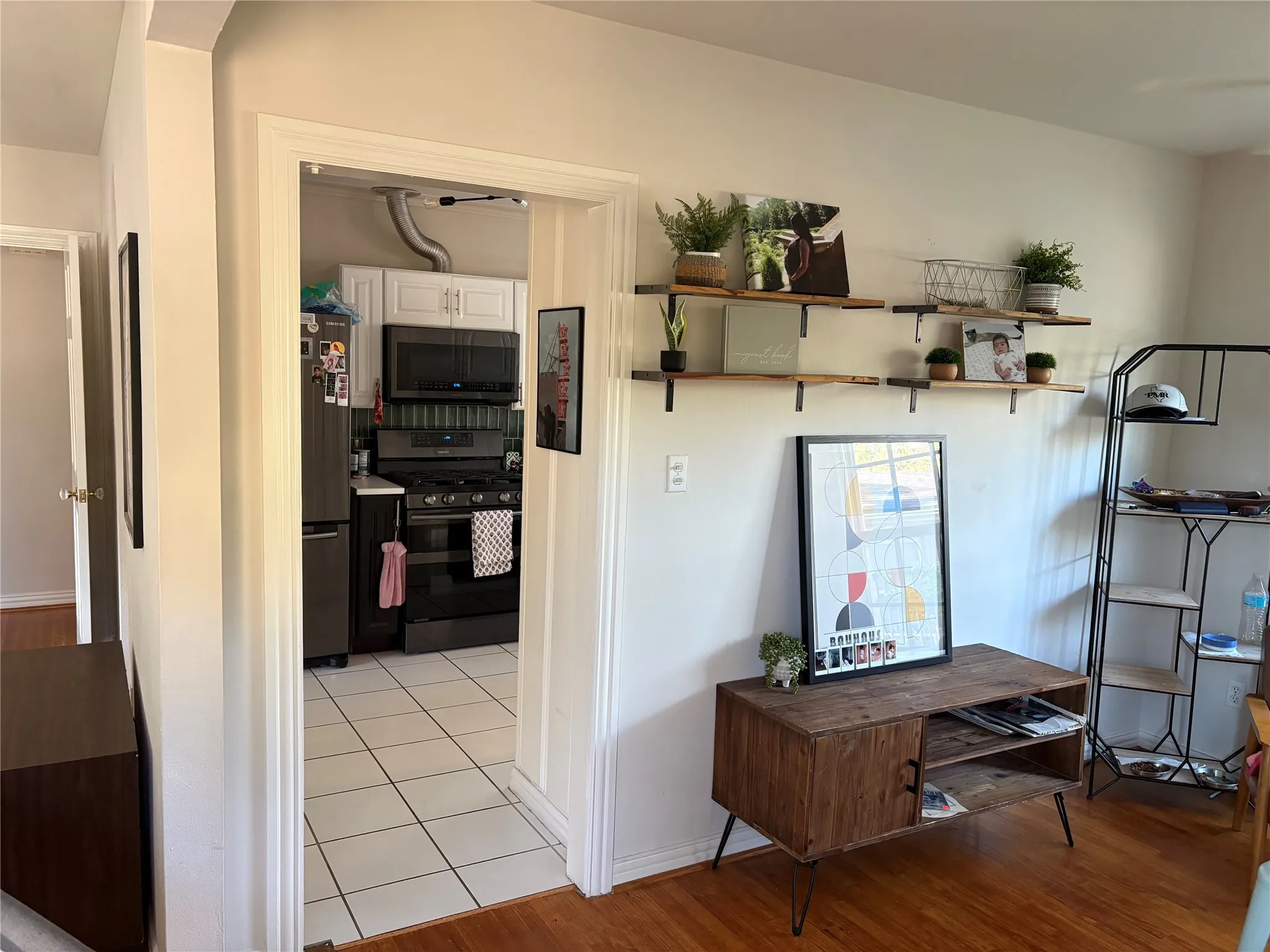 Single Family Residence For Sale in Tarrant County , 3620 Winston Road, Fort Worth, Texas 76109, 2 Bedroom, 1 Bathroom, Garage spaces, 1,075 Sqft, built in 1942, mls#21408419, Real Estate Agent in Fort Worth, Homes For Sale in Tarrant county, Homes For Sale in Fort Worth, Realtor in Fort Worth Texas, Real Estate Brokerage Independent Realty Texas, Luminita Cordes Realtor