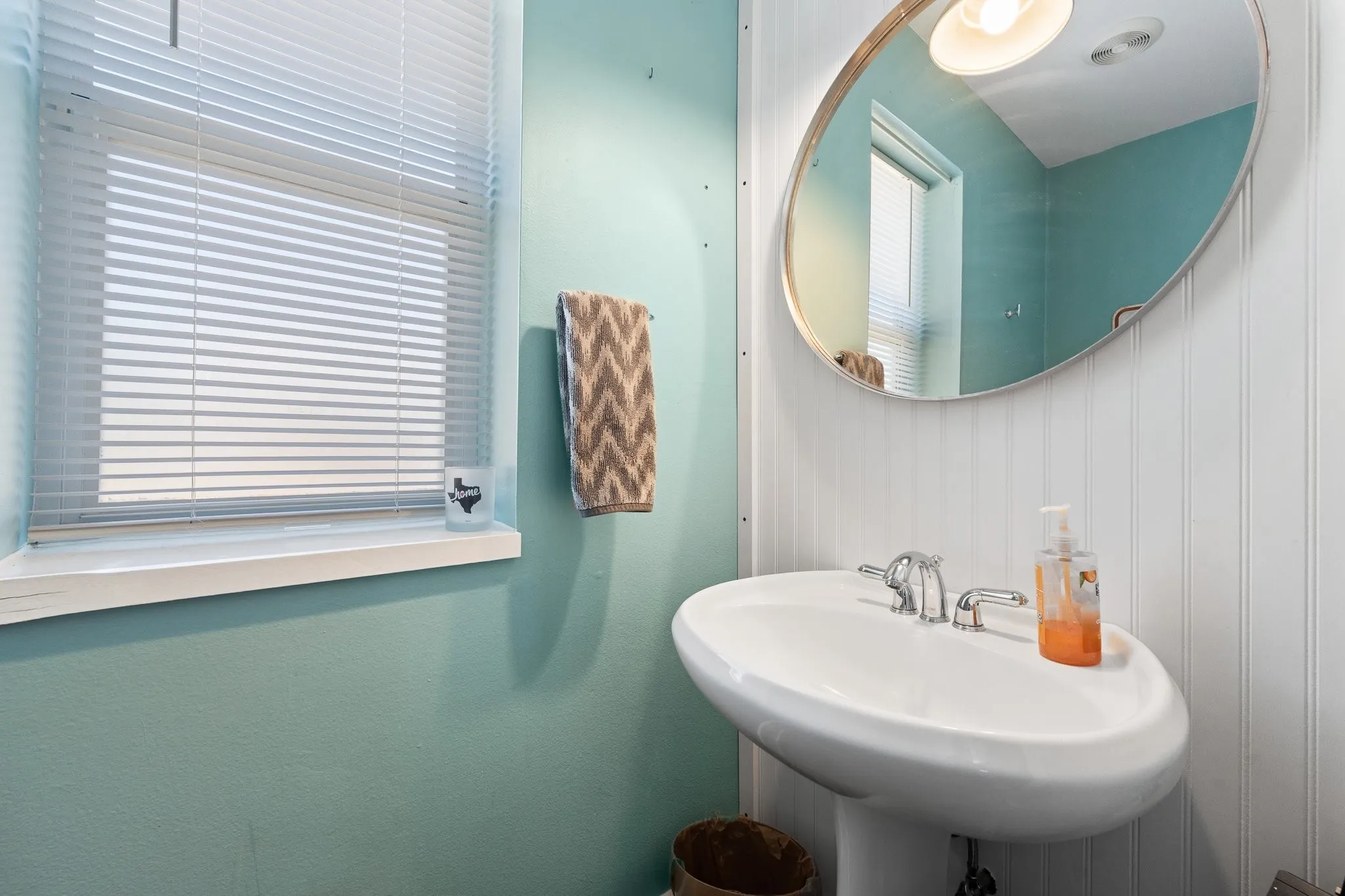 Single Family Residence For Sale in Johnson County , 408 Pecan Drive, Burleson, Texas 76028, 1 Bedroom, 2 Bathroom, Garage spaces, 1,400 Sqft, built in 2000, mls#21408193, Real Estate Agent in Burleson, Homes For Sale in Johnson county, Homes For Sale in Burleson, Realtor in Burleson Texas, Real Estate Brokerage Independent Realty Texas, Luminita Cordes Realtor