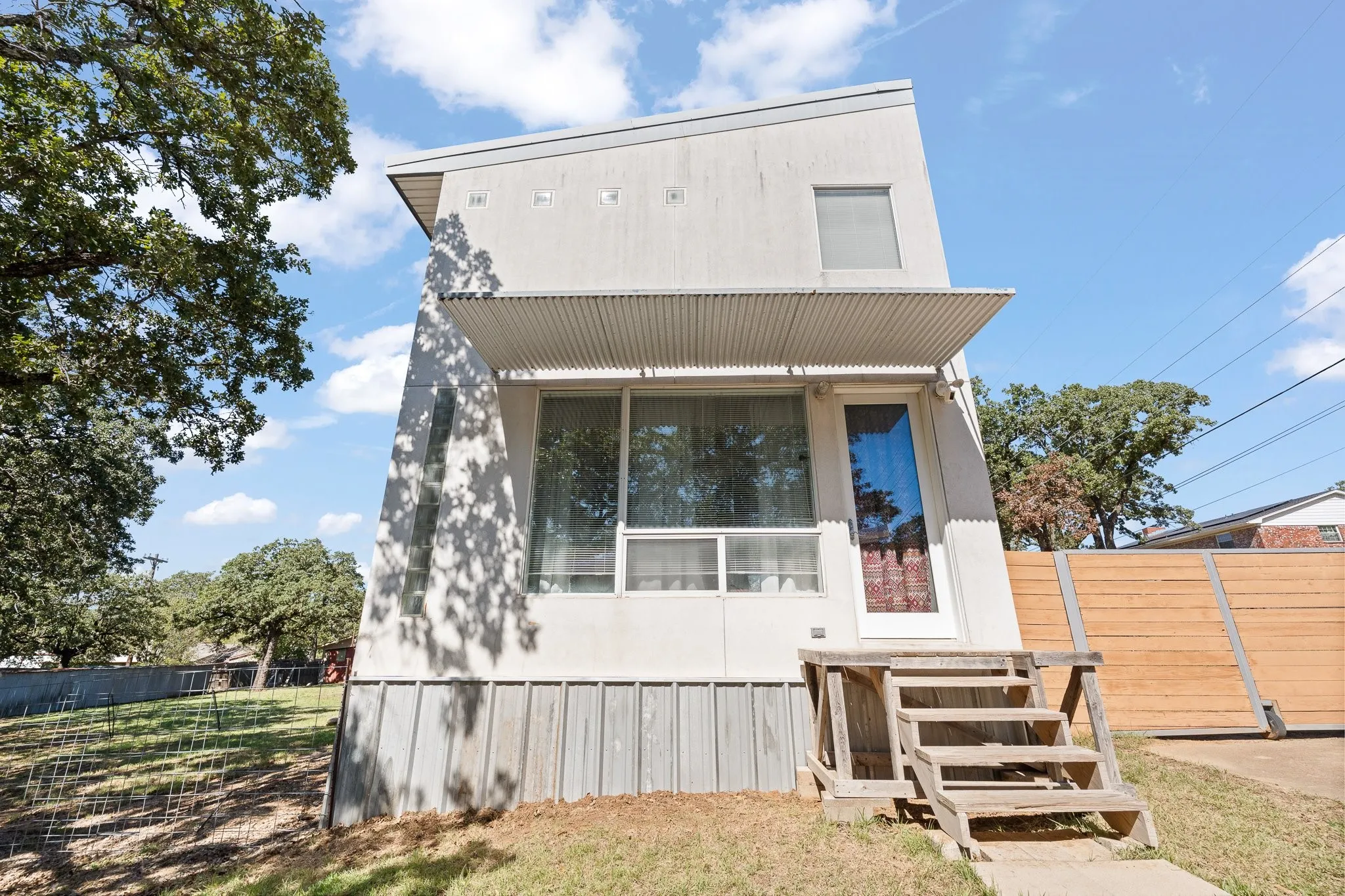 Single Family Residence For Sale in Johnson County , 408 Pecan Drive, Burleson, Texas 76028, 1 Bedroom, 2 Bathroom, Garage spaces, 1,400 Sqft, built in 2000, mls#21408193, Real Estate Agent in Burleson, Homes For Sale in Johnson county, Homes For Sale in Burleson, Realtor in Burleson Texas, Real Estate Brokerage Independent Realty Texas, Luminita Cordes Realtor