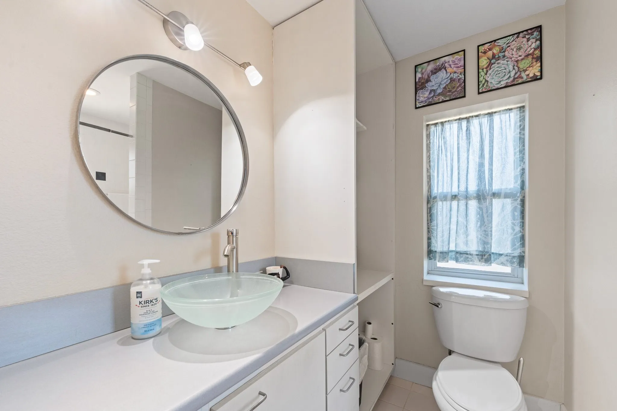 Single Family Residence For Sale in Johnson County , 408 Pecan Drive, Burleson, Texas 76028, 1 Bedroom, 2 Bathroom, Garage spaces, 1,400 Sqft, built in 2000, mls#21408193, Real Estate Agent in Burleson, Homes For Sale in Johnson county, Homes For Sale in Burleson, Realtor in Burleson Texas, Real Estate Brokerage Independent Realty Texas, Luminita Cordes Realtor