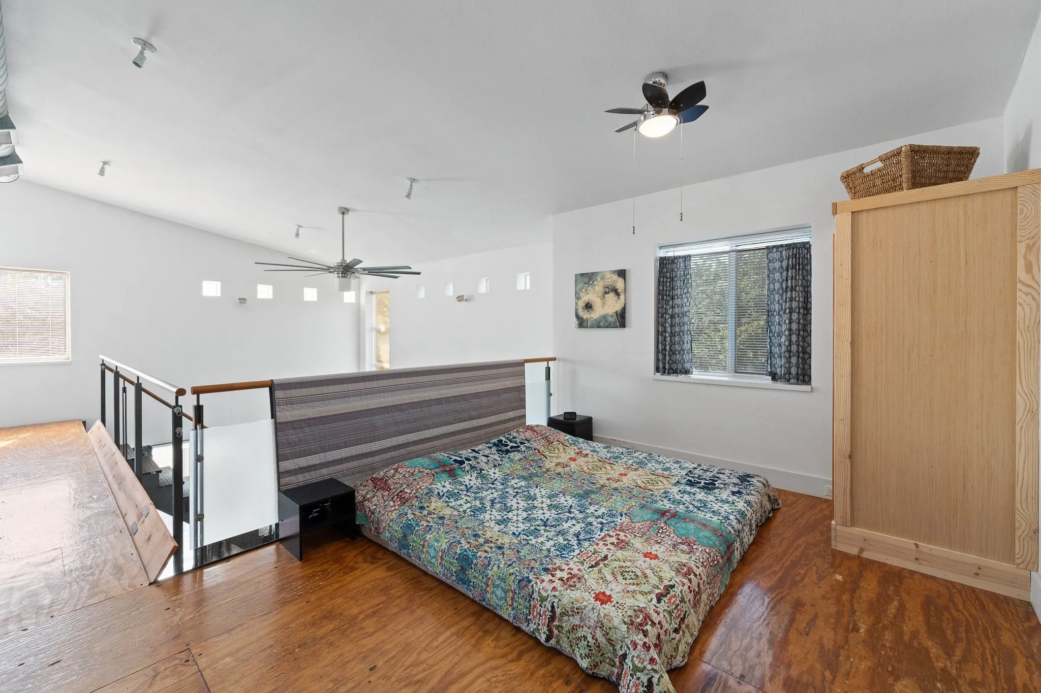 Single Family Residence For Sale in Johnson County , 408 Pecan Drive, Burleson, Texas 76028, 1 Bedroom, 2 Bathroom, Garage spaces, 1,400 Sqft, built in 2000, mls#21408193, Real Estate Agent in Burleson, Homes For Sale in Johnson county, Homes For Sale in Burleson, Realtor in Burleson Texas, Real Estate Brokerage Independent Realty Texas, Luminita Cordes Realtor