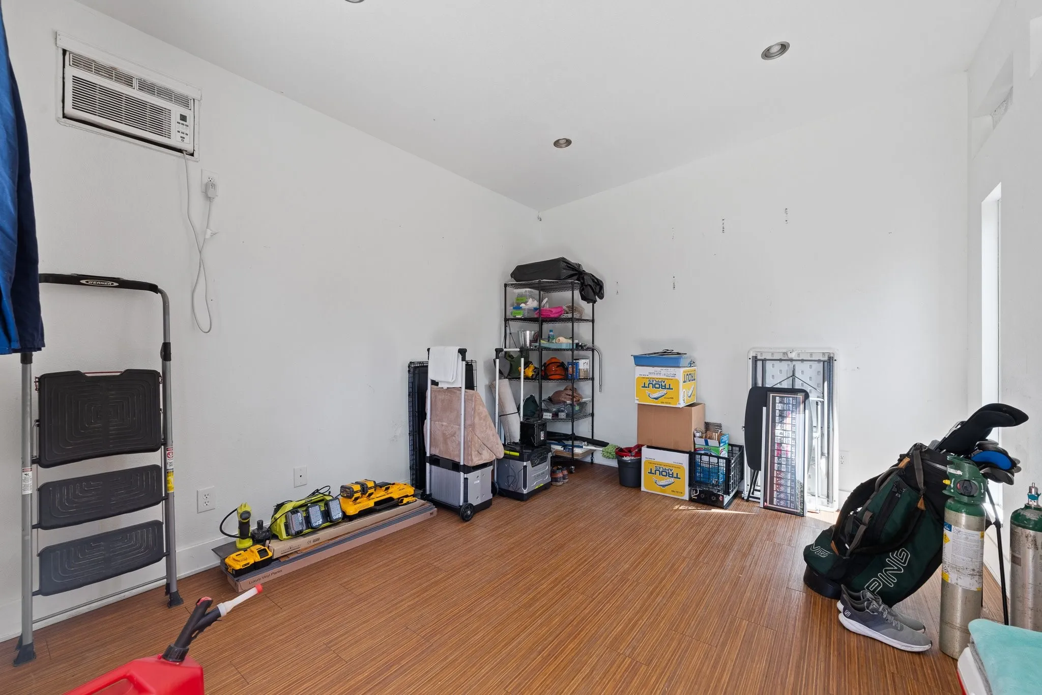 Single Family Residence For Sale in Johnson County , 408 Pecan Drive, Burleson, Texas 76028, 1 Bedroom, 2 Bathroom, Garage spaces, 1,400 Sqft, built in 2000, mls#21408193, Real Estate Agent in Burleson, Homes For Sale in Johnson county, Homes For Sale in Burleson, Realtor in Burleson Texas, Real Estate Brokerage Independent Realty Texas, Luminita Cordes Realtor
