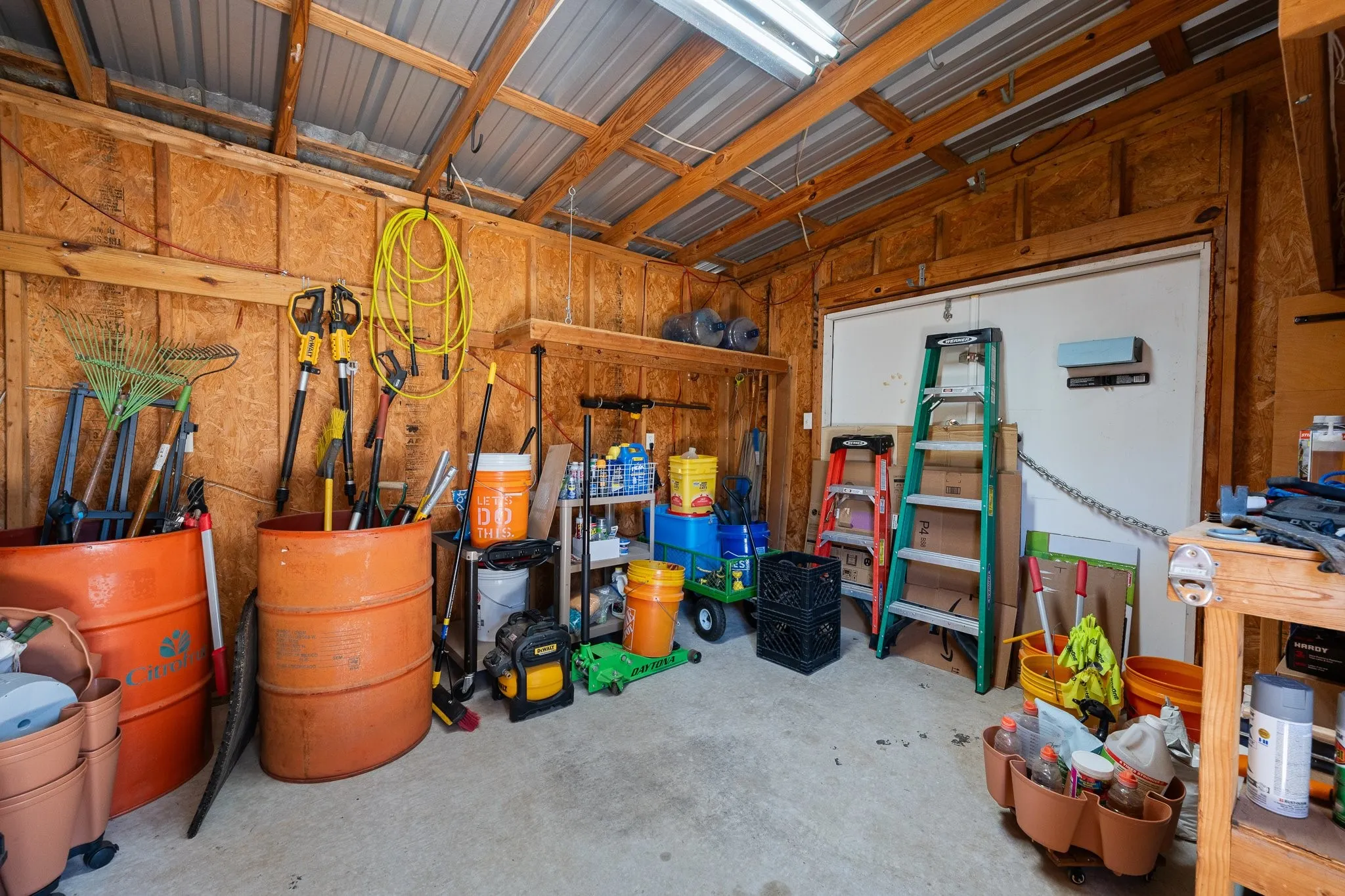 Single Family Residence For Sale in Johnson County , 408 Pecan Drive, Burleson, Texas 76028, 1 Bedroom, 2 Bathroom, Garage spaces, 1,400 Sqft, built in 2000, mls#21408193, Real Estate Agent in Burleson, Homes For Sale in Johnson county, Homes For Sale in Burleson, Realtor in Burleson Texas, Real Estate Brokerage Independent Realty Texas, Luminita Cordes Realtor
