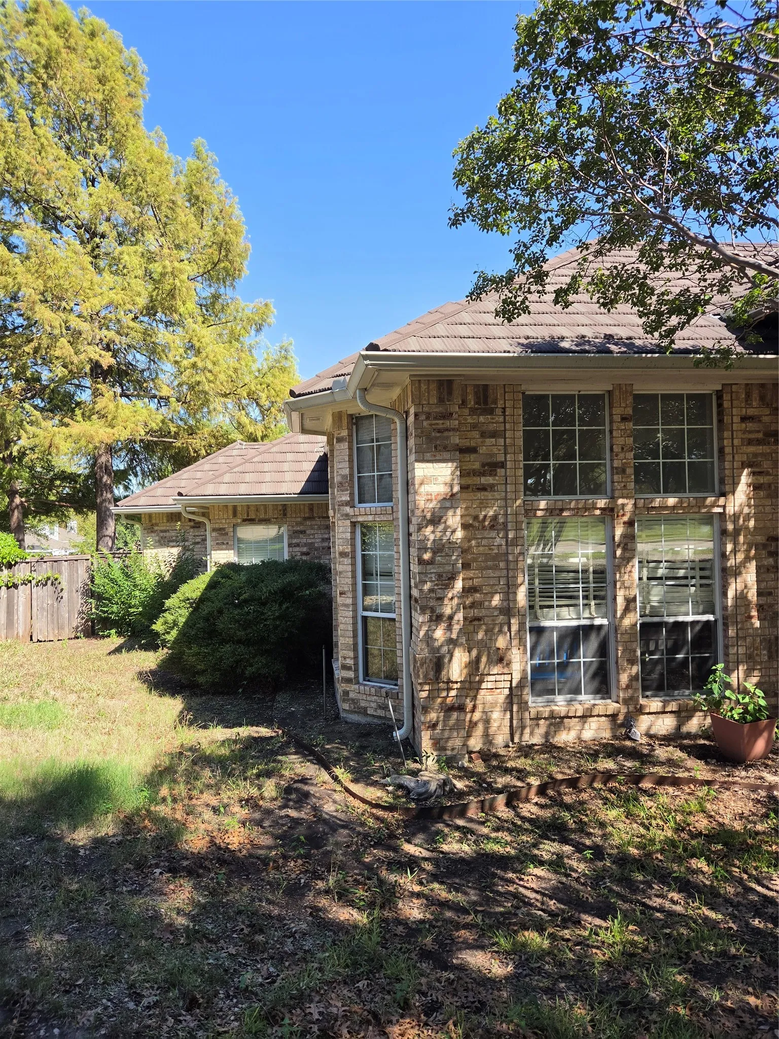 Single Family Residence For Sale in Rockwall County , 141 Urbine Circle, Heath, Texas 75032, 4 Bedroom, 3 Bathroom, 3 Garage spaces, 3,074 Sqft, built in 1989, mls#21406830, Real Estate Agent in Heath, Homes For Sale in Rockwall county, Homes For Sale in Heath, Realtor in Heath Texas, Real Estate Brokerage Independent Realty Texas, Luminita Cordes Realtor