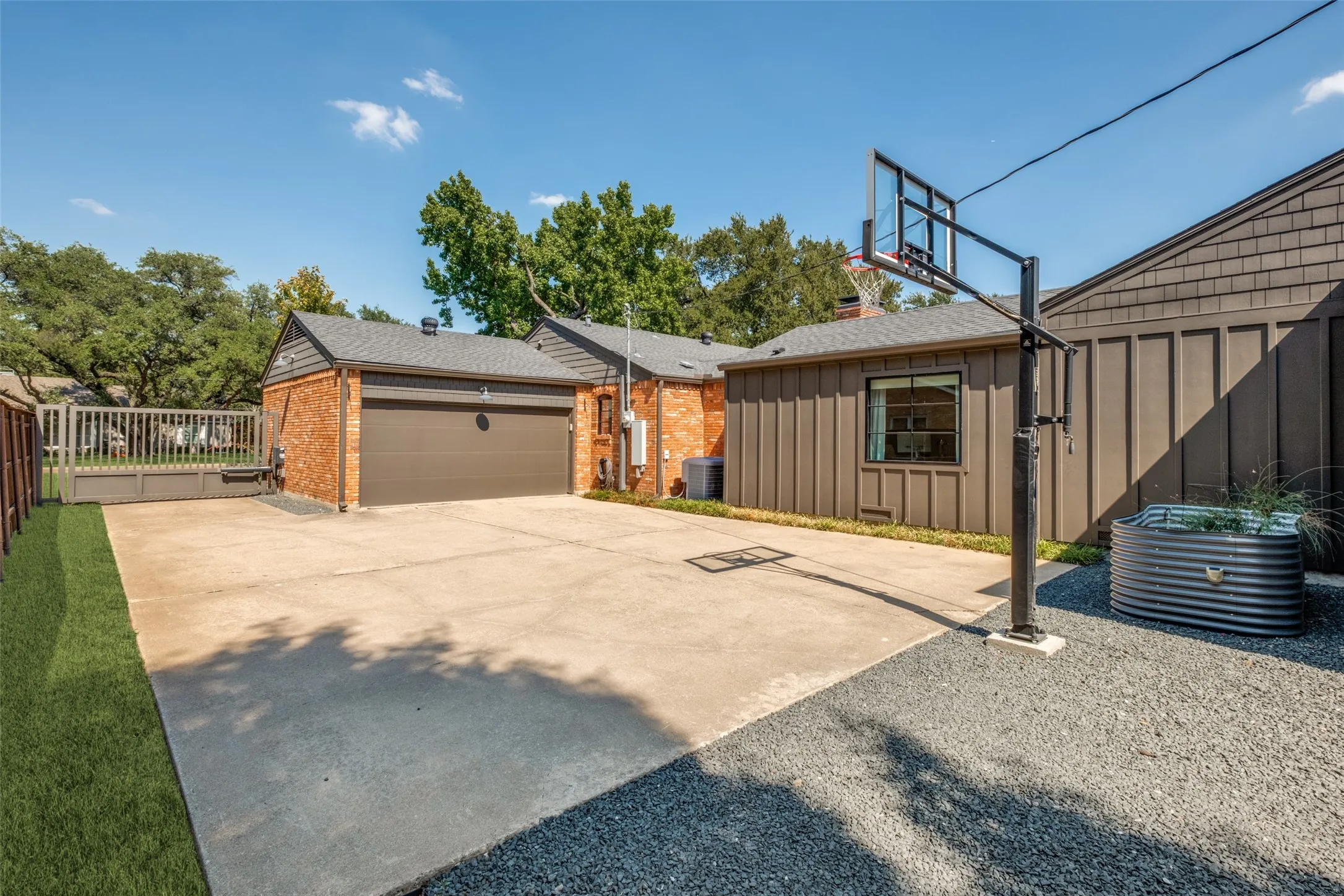 Side yard with electric gated driveway, in ground basketball goal, additional off street parking and raised vegetable bed
Side yard with electric gated driveway, in ground basketball goal, add'l off street parking & raised vegetable bed