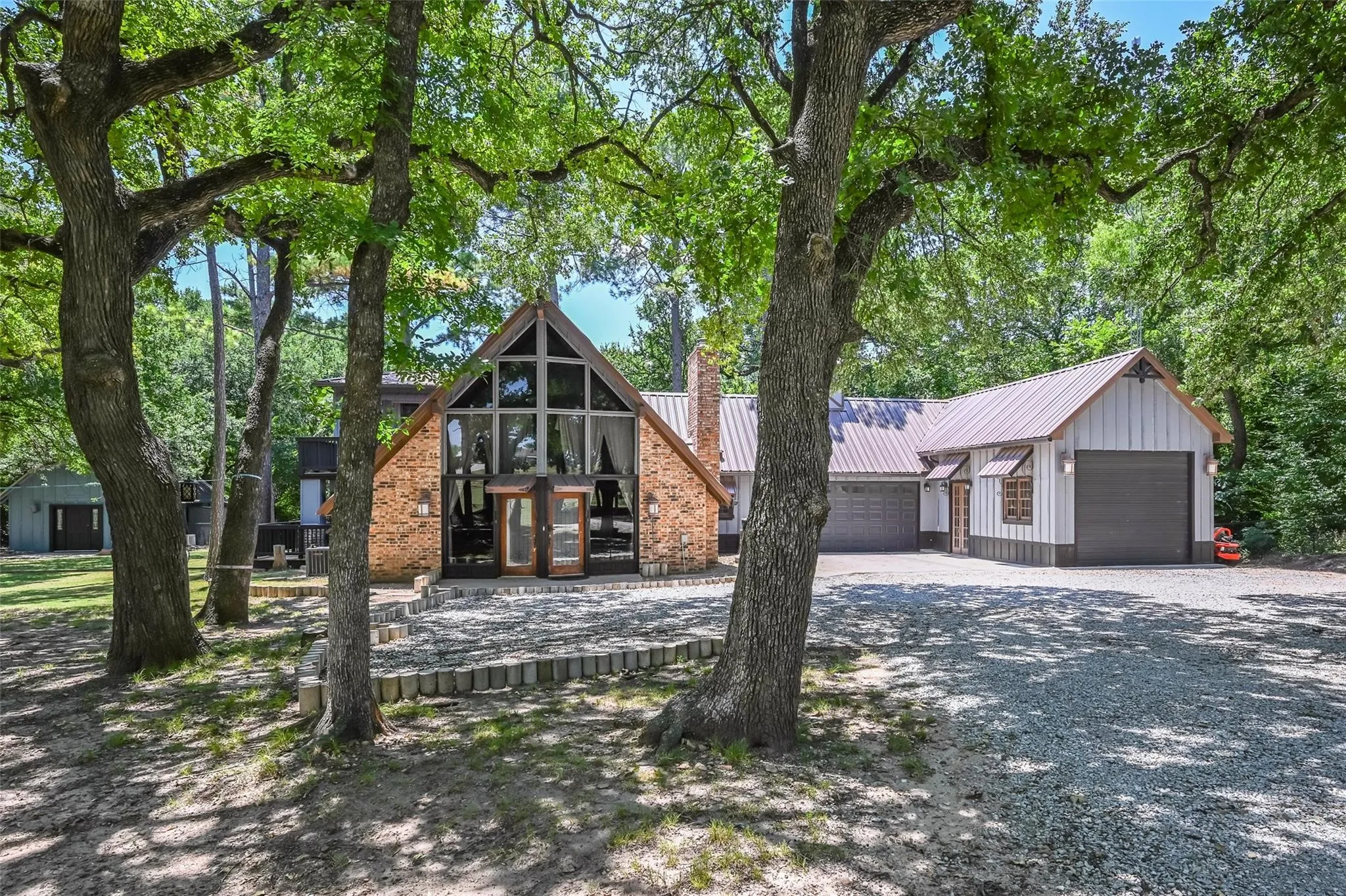 Single Family Residence For Rent in Wise County , 5319 US Highway 380, Bridgeport, Texas 76426, 3 Bedroom, 2 Bathroom, 3 Garage spaces, 2,932 Sqft, built in 1974, mls#21408406, Real Estate Agent in Bridgeport, Homes For Rent in Wise county, Homes For Rent in Bridgeport, Realtor in Bridgeport Texas, Real Estate Brokerage Independent Realty Texas, Luminita Cordes Realtor