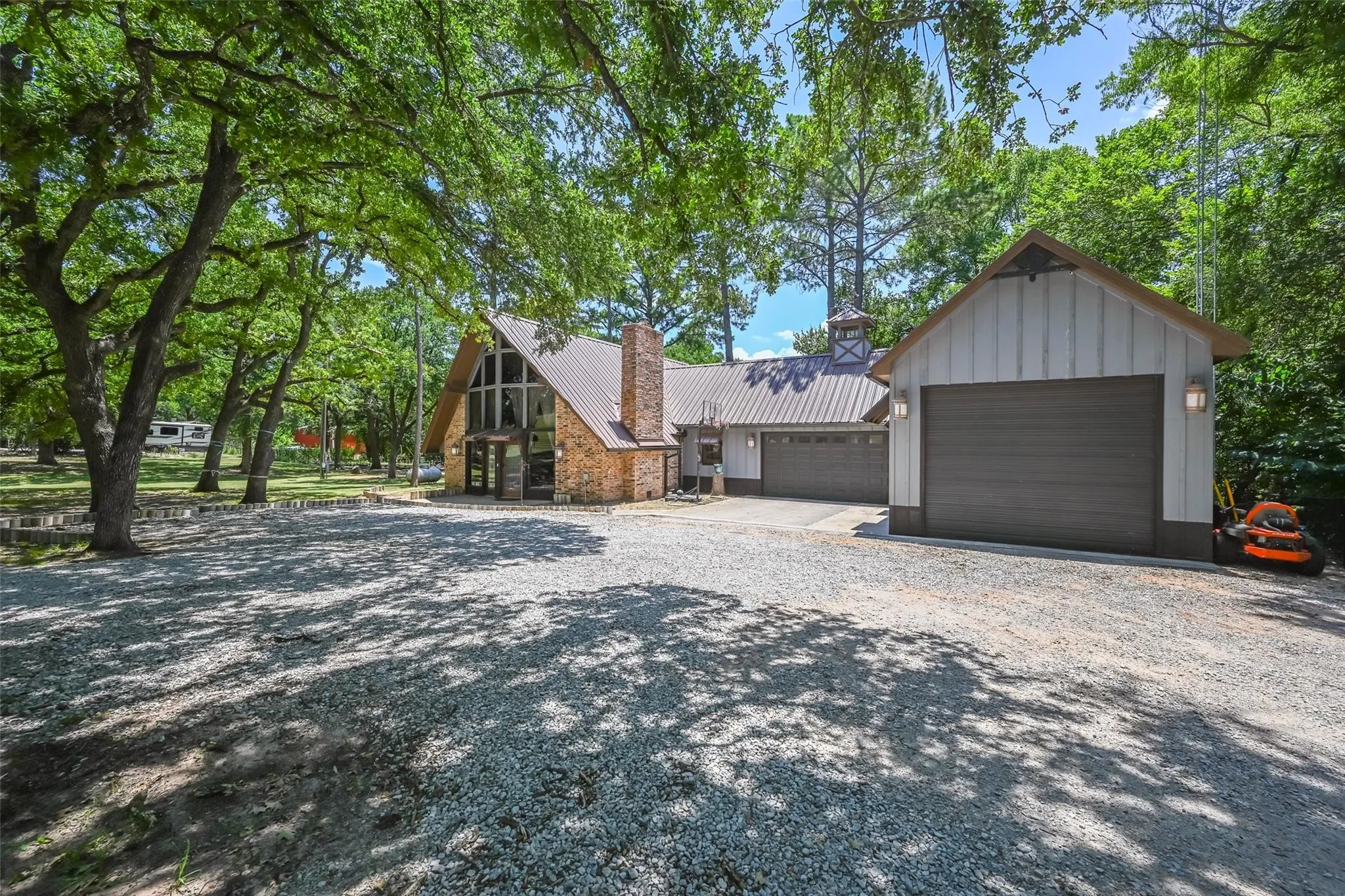 Single Family Residence For Rent in Wise County , 5319 US Highway 380, Bridgeport, Texas 76426, 3 Bedroom, 2 Bathroom, 3 Garage spaces, 2,932 Sqft, built in 1974, mls#21408406, Real Estate Agent in Bridgeport, Homes For Rent in Wise county, Homes For Rent in Bridgeport, Realtor in Bridgeport Texas, Real Estate Brokerage Independent Realty Texas, Luminita Cordes Realtor