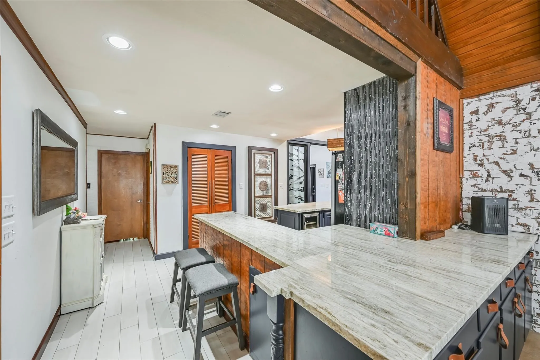 Single Family Residence For Rent in Wise County , 5319 US Highway 380, Bridgeport, Texas 76426, 3 Bedroom, 2 Bathroom, 3 Garage spaces, 2,932 Sqft, built in 1974, mls#21408406, Real Estate Agent in Bridgeport, Homes For Rent in Wise county, Homes For Rent in Bridgeport, Realtor in Bridgeport Texas, Real Estate Brokerage Independent Realty Texas, Luminita Cordes Realtor