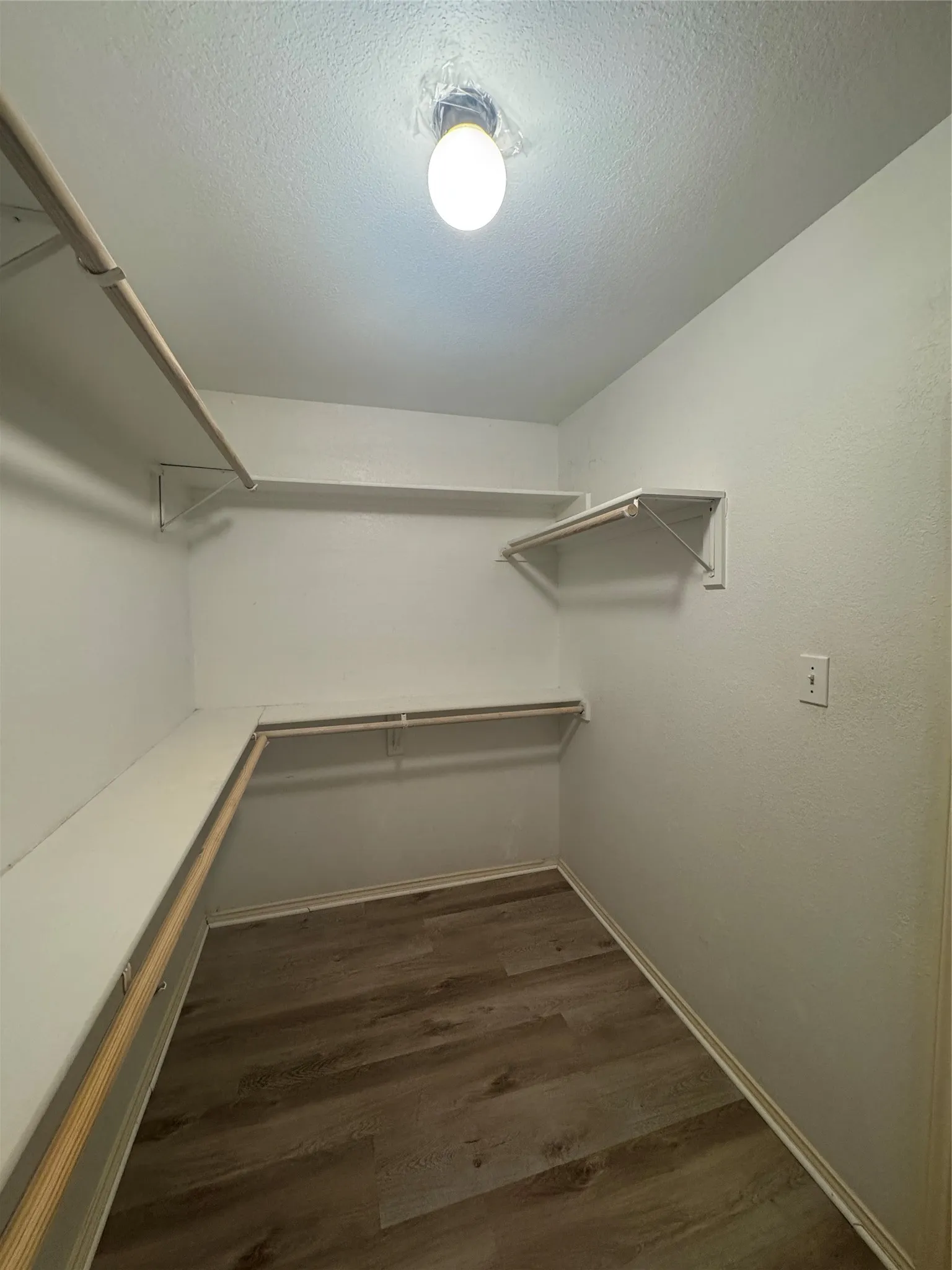 Single Family Residence For Rent in Collin County , 2211 Brookview Drive, Mc Kinney, Texas 75072, 3 Bedroom, 2 Bathroom, 2 Garage spaces, 1,271 Sqft, built in 1996, mls#21408430, Real Estate Agent in Mc Kinney, Homes For Rent in Collin county, Homes For Rent in Mc Kinney, Realtor in Mc Kinney Texas, Real Estate Brokerage Independent Realty Texas, Luminita Cordes Realtor