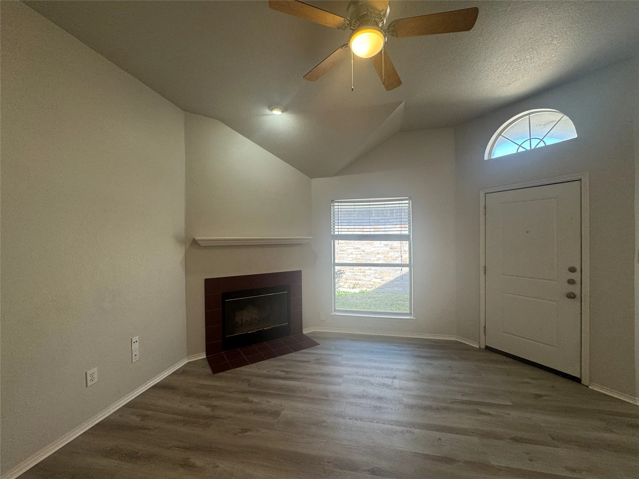 Single Family Residence For Rent in Collin County , 2211 Brookview Drive, Mc Kinney, Texas 75072, 3 Bedroom, 2 Bathroom, 2 Garage spaces, 1,271 Sqft, built in 1996, mls#21408430, Real Estate Agent in Mc Kinney, Homes For Rent in Collin county, Homes For Rent in Mc Kinney, Realtor in Mc Kinney Texas, Real Estate Brokerage Independent Realty Texas, Luminita Cordes Realtor