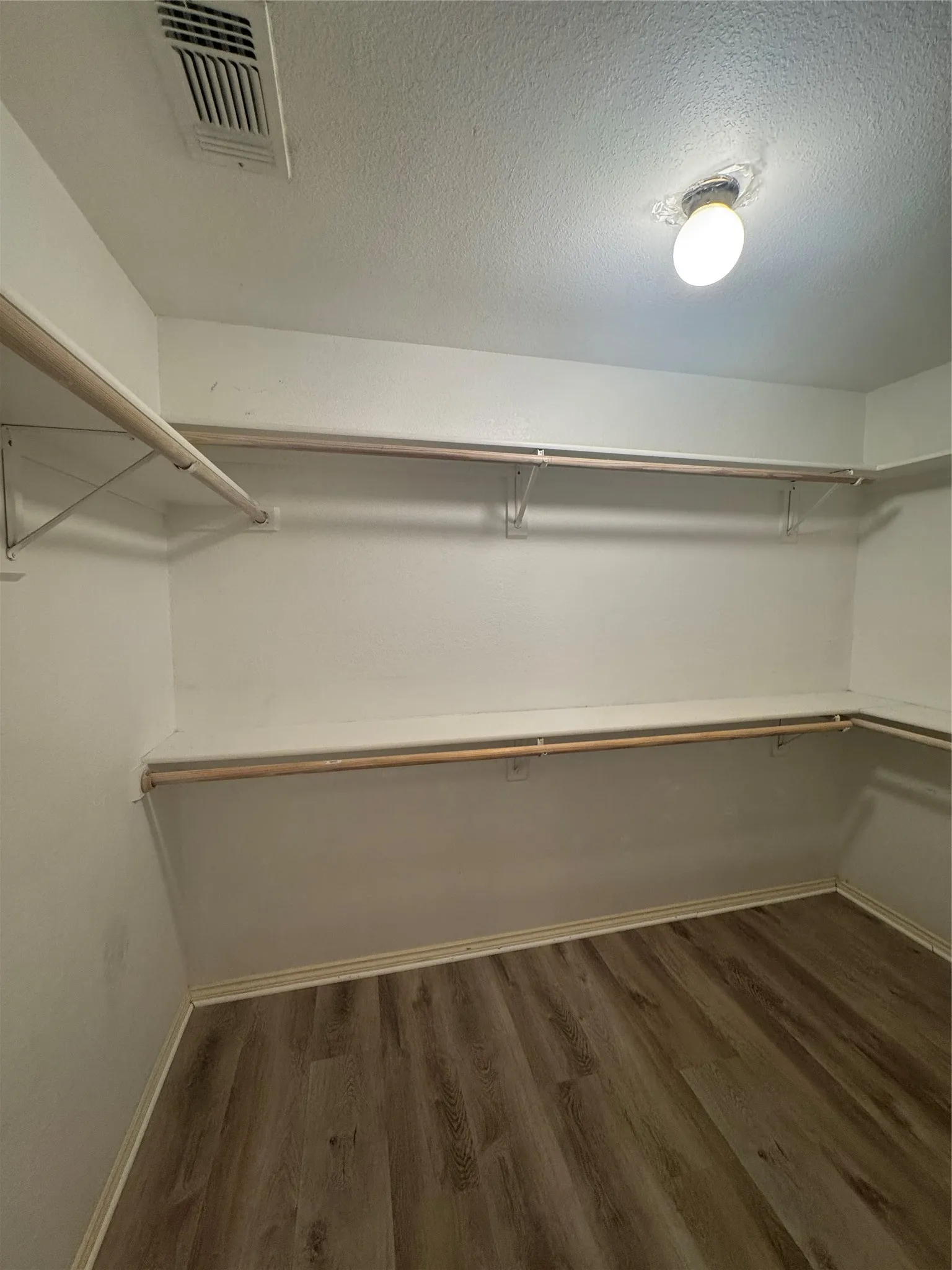 Single Family Residence For Rent in Collin County , 2211 Brookview Drive, Mc Kinney, Texas 75072, 3 Bedroom, 2 Bathroom, 2 Garage spaces, 1,271 Sqft, built in 1996, mls#21408430, Real Estate Agent in Mc Kinney, Homes For Rent in Collin county, Homes For Rent in Mc Kinney, Realtor in Mc Kinney Texas, Real Estate Brokerage Independent Realty Texas, Luminita Cordes Realtor