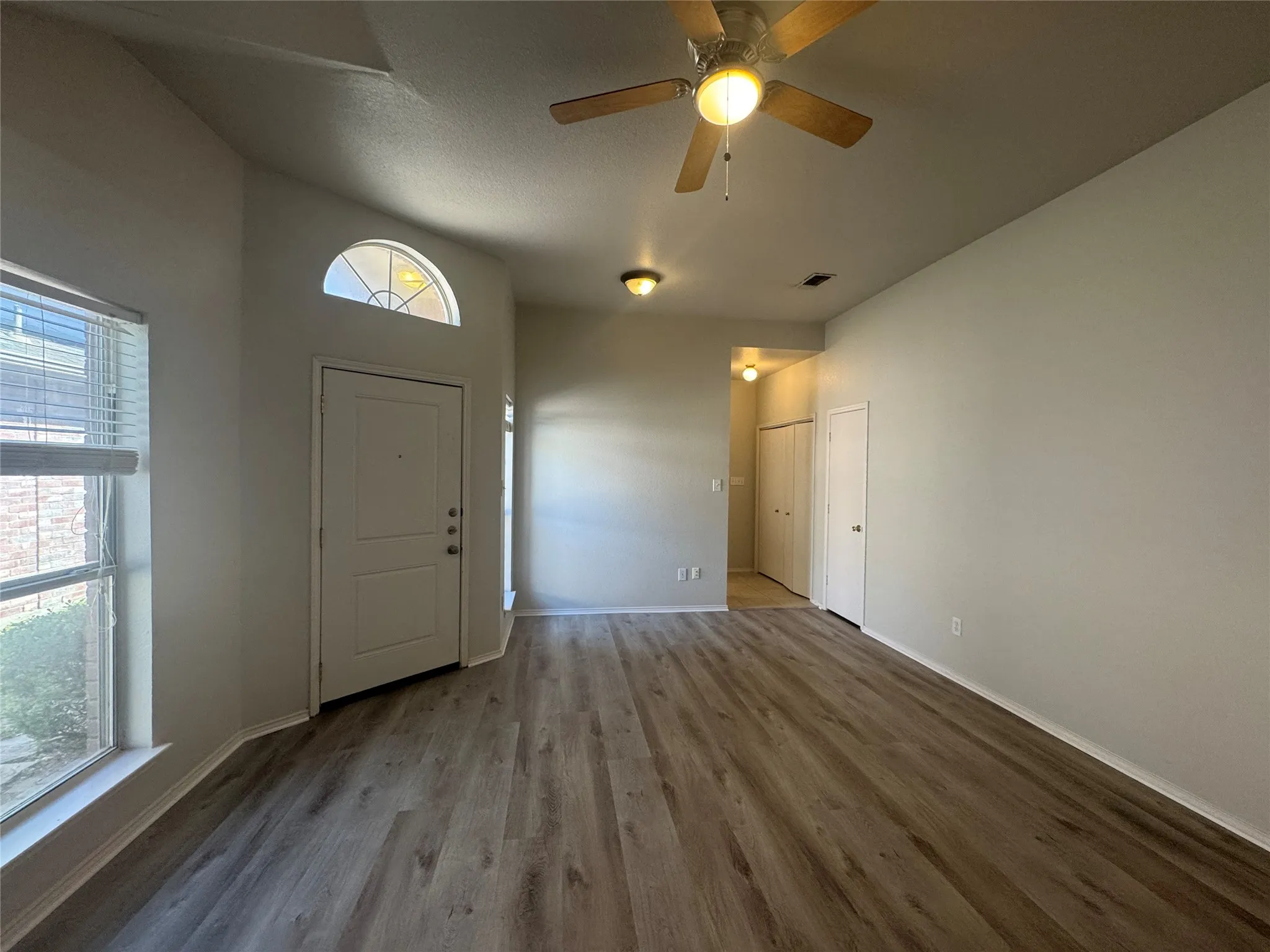 Single Family Residence For Rent in Collin County , 2211 Brookview Drive, Mc Kinney, Texas 75072, 3 Bedroom, 2 Bathroom, 2 Garage spaces, 1,271 Sqft, built in 1996, mls#21408430, Real Estate Agent in Mc Kinney, Homes For Rent in Collin county, Homes For Rent in Mc Kinney, Realtor in Mc Kinney Texas, Real Estate Brokerage Independent Realty Texas, Luminita Cordes Realtor