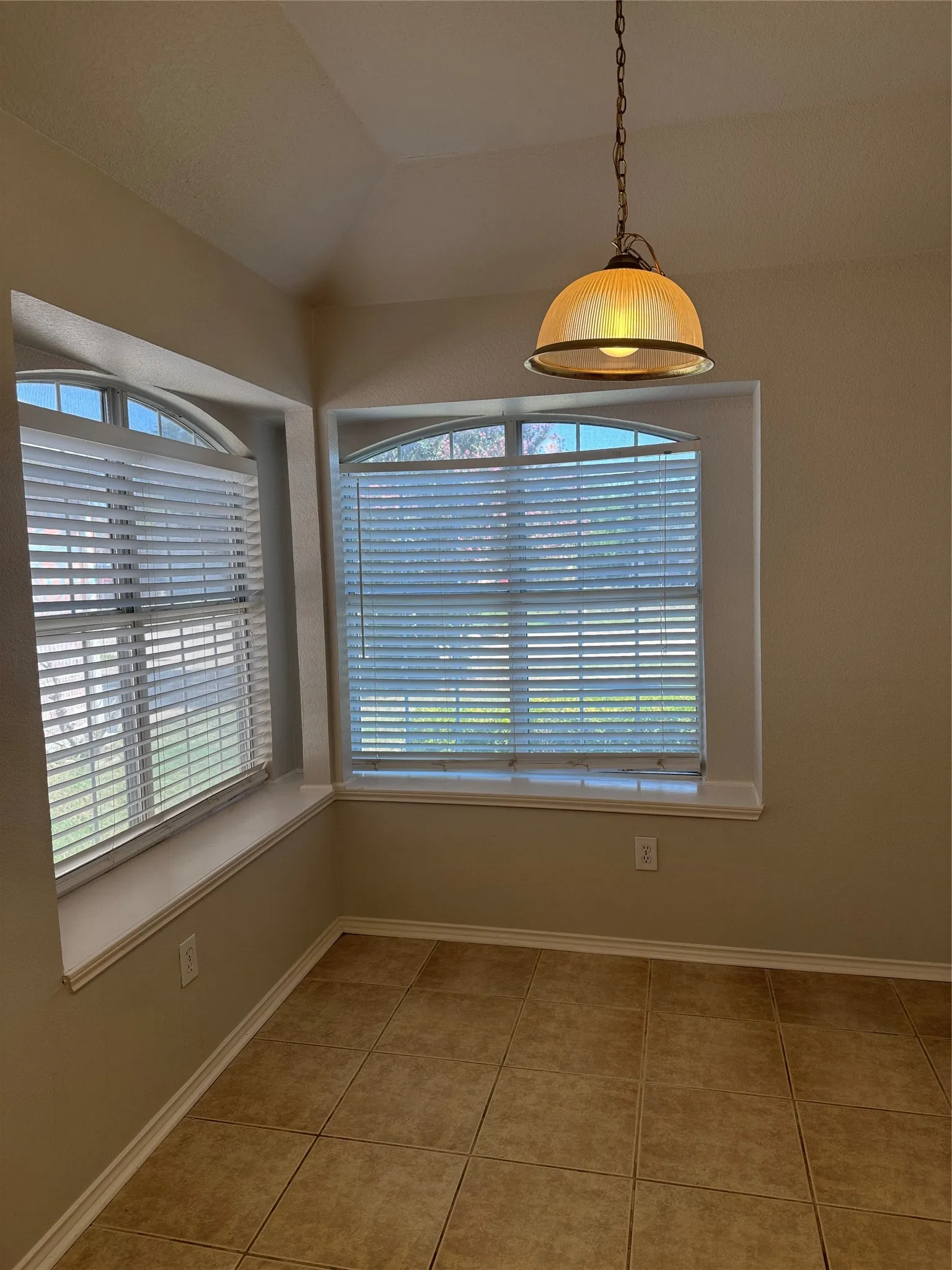 Single Family Residence For Rent in Collin County , 2211 Brookview Drive, Mc Kinney, Texas 75072, 3 Bedroom, 2 Bathroom, 2 Garage spaces, 1,271 Sqft, built in 1996, mls#21408430, Real Estate Agent in Mc Kinney, Homes For Rent in Collin county, Homes For Rent in Mc Kinney, Realtor in Mc Kinney Texas, Real Estate Brokerage Independent Realty Texas, Luminita Cordes Realtor