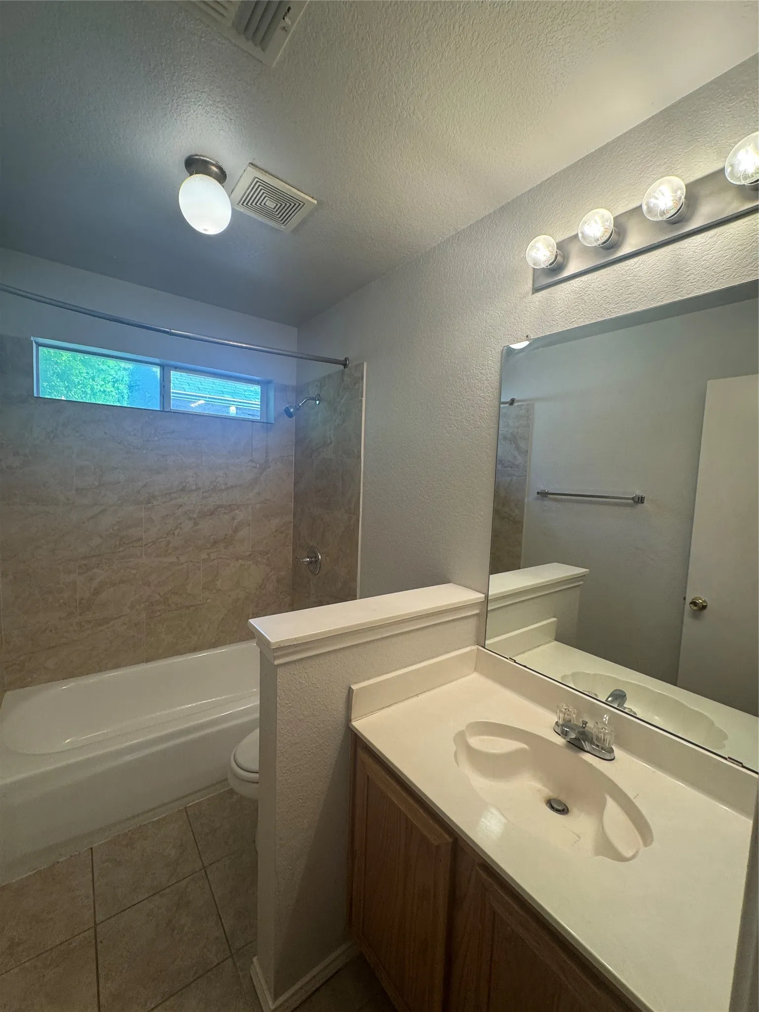 Single Family Residence For Rent in Collin County , 2211 Brookview Drive, Mc Kinney, Texas 75072, 3 Bedroom, 2 Bathroom, 2 Garage spaces, 1,271 Sqft, built in 1996, mls#21408430, Real Estate Agent in Mc Kinney, Homes For Rent in Collin county, Homes For Rent in Mc Kinney, Realtor in Mc Kinney Texas, Real Estate Brokerage Independent Realty Texas, Luminita Cordes Realtor