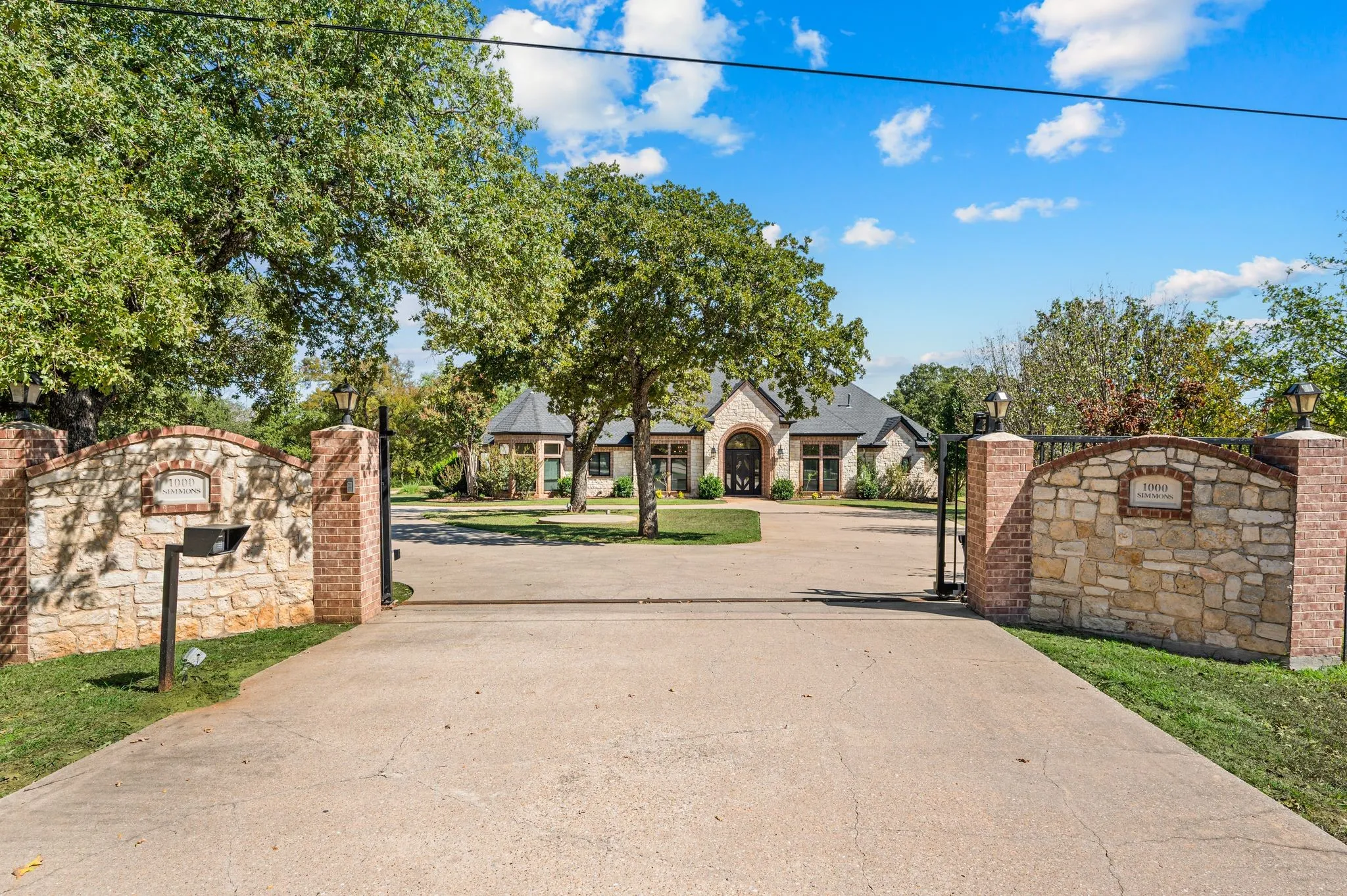 Single Family Residence For Sale in Denton County , 1000 Simmons Road, Flower Mound, Texas 75022, 4 Bedroom, 4 Bathroom, 5 Garage spaces, 5,430 Sqft, built in 1997, mls#21407554, Real Estate Agent in Flower Mound, Homes For Sale in Denton county, Homes For Sale in Flower Mound, Realtor in Flower Mound Texas, Real Estate Brokerage Independent Realty Texas, Luminita Cordes Realtor