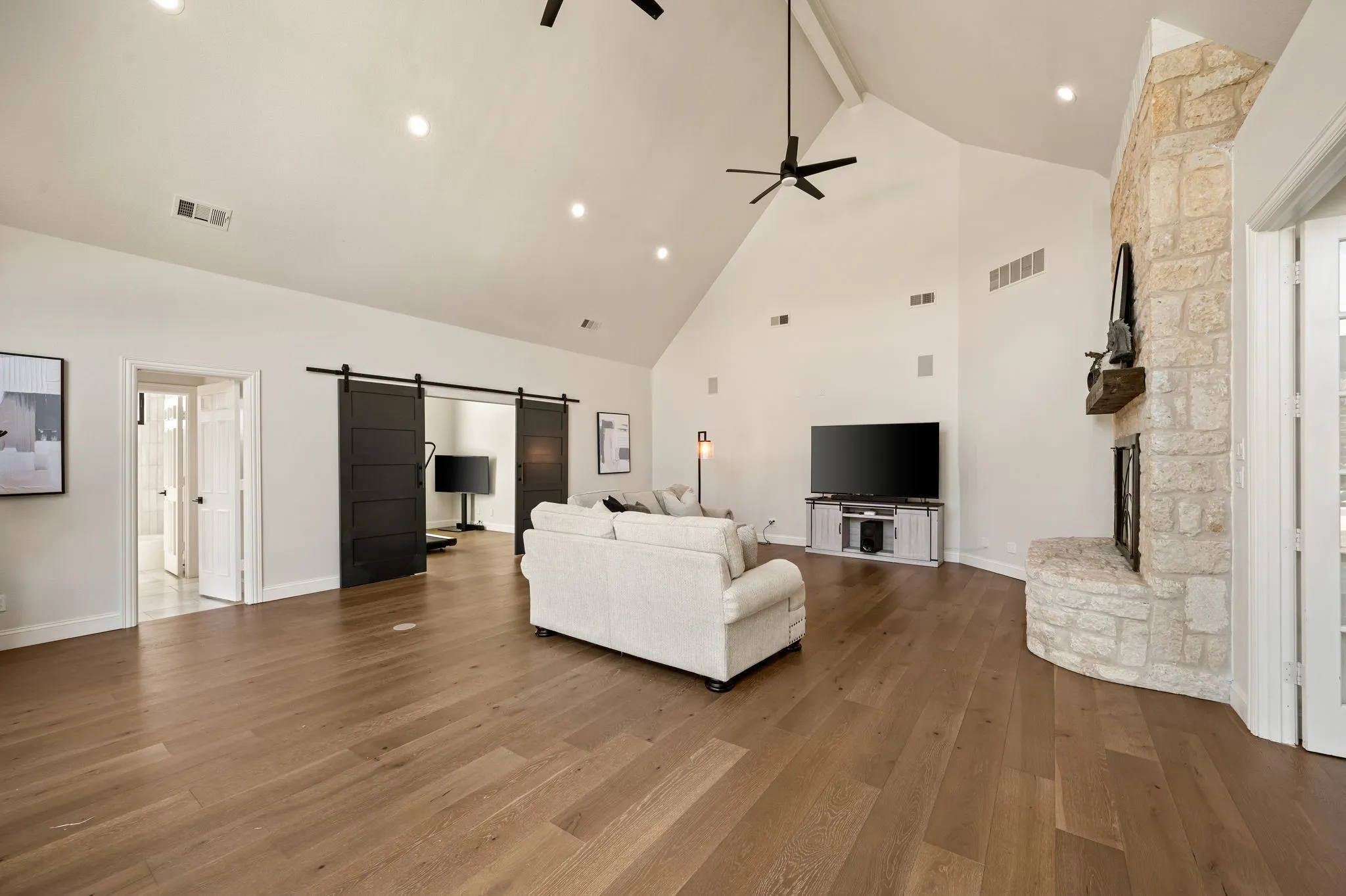 Single Family Residence For Sale in Denton County , 1000 Simmons Road, Flower Mound, Texas 75022, 4 Bedroom, 4 Bathroom, 5 Garage spaces, 5,430 Sqft, built in 1997, mls#21407554, Real Estate Agent in Flower Mound, Homes For Sale in Denton county, Homes For Sale in Flower Mound, Realtor in Flower Mound Texas, Real Estate Brokerage Independent Realty Texas, Luminita Cordes Realtor