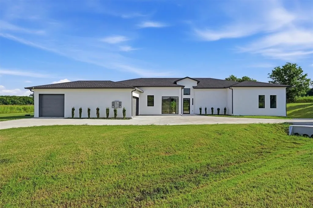 Single Family Residence For Rent in Collin County , 2248 County Road 2222, Anna, Texas 75409, 5 Bedroom, 6 Bathroom, 3 Garage spaces, 6,100 Sqft, built in 2021, mls#21408436, Real Estate Agent in Anna, Homes For Rent in Collin county, Homes For Rent in Anna, Realtor in Anna Texas, Real Estate Brokerage Independent Realty Texas, Luminita Cordes Realtor