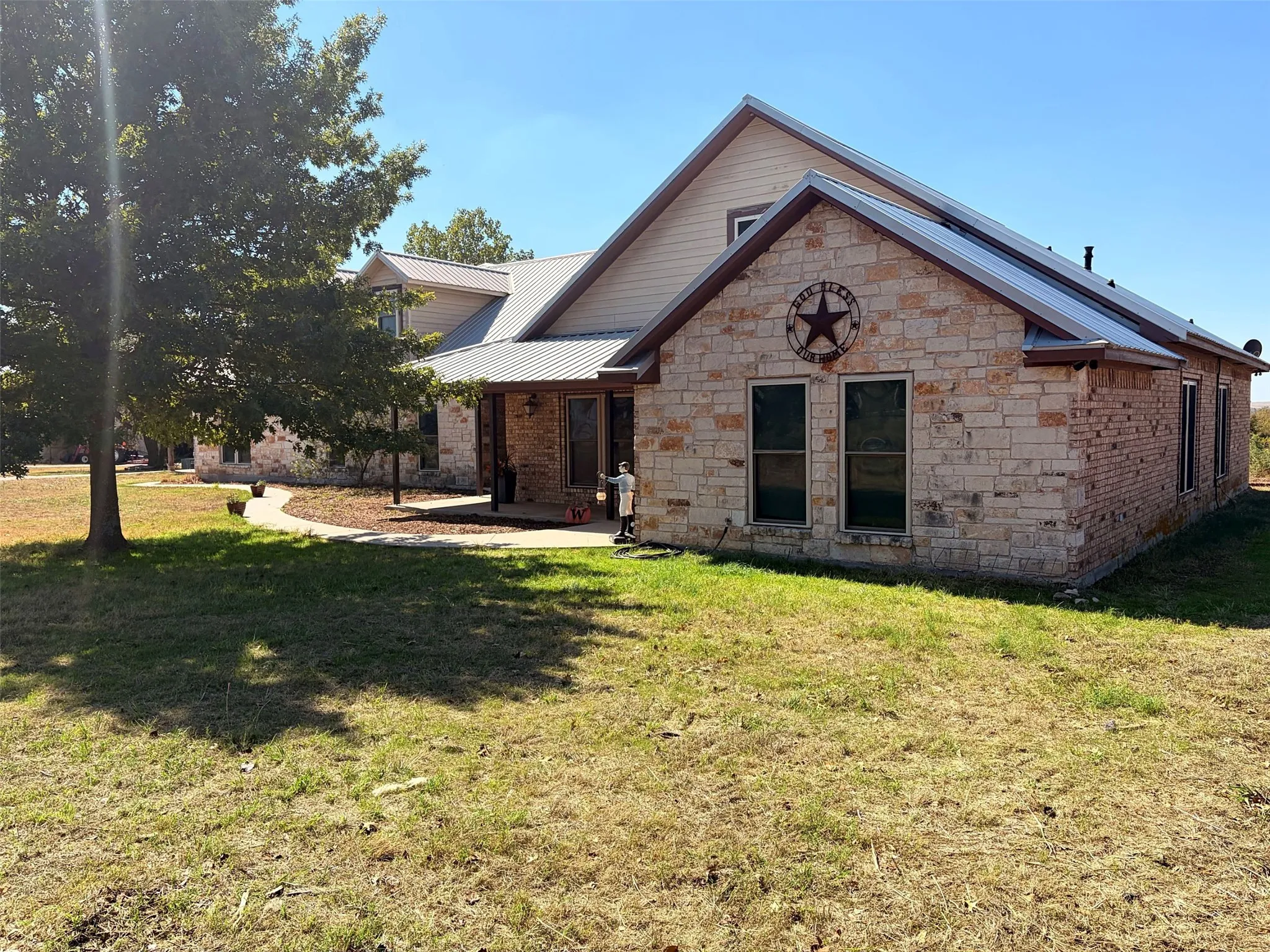 Farm For Sale in Wise County , 12820 N County Line Road, Ponder, Texas 76259, 7 Bedroom, 5 Bathroom, Garage spaces, 5,098 Sqft, built in 1999, mls#21407275, Real Estate Agent in Ponder, Homes For Sale in Wise county, Homes For Sale in Ponder, Realtor in Ponder Texas, Real Estate Brokerage Independent Realty Texas, Luminita Cordes Realtor
