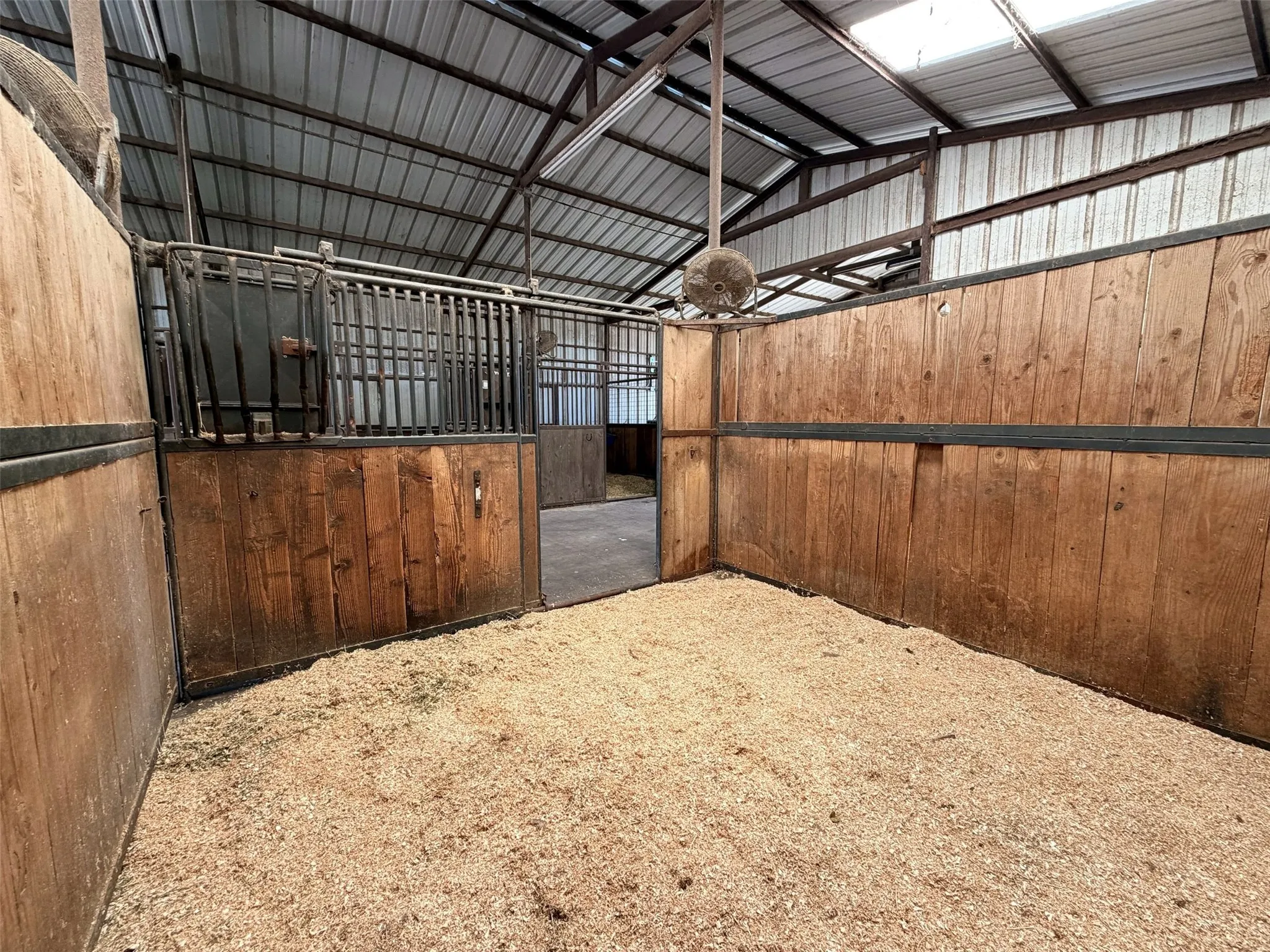 Farm For Sale in Wise County , 12820 N County Line Road, Ponder, Texas 76259, 7 Bedroom, 5 Bathroom, Garage spaces, 5,098 Sqft, built in 1999, mls#21407275, Real Estate Agent in Ponder, Homes For Sale in Wise county, Homes For Sale in Ponder, Realtor in Ponder Texas, Real Estate Brokerage Independent Realty Texas, Luminita Cordes Realtor